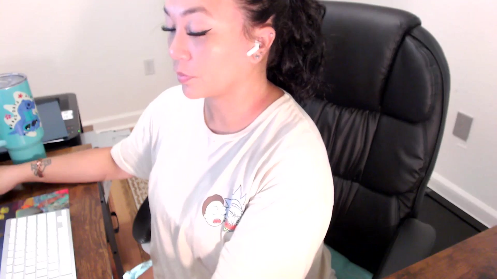 Gallery image thumbnail from MickaylaStar's myfreecams stream on, 07/03/2025, 14:52 image 8 of 20