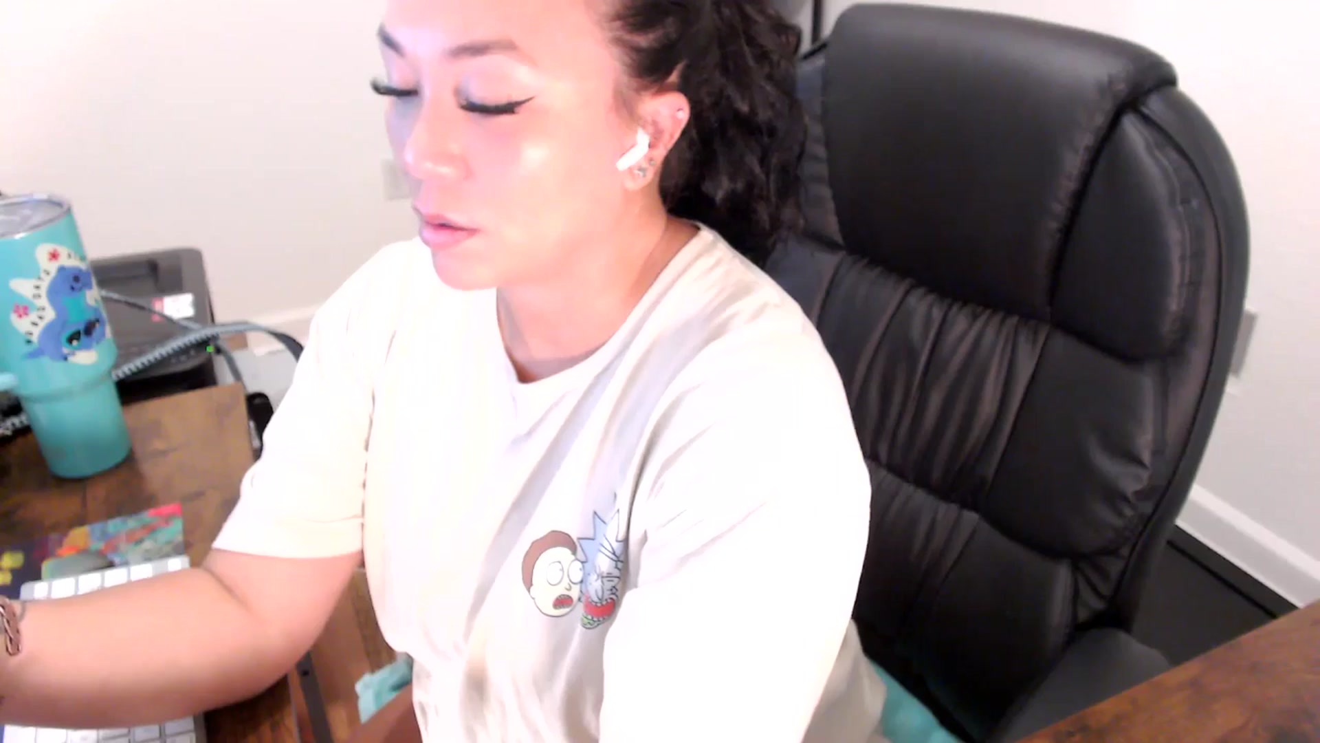 Gallery image thumbnail from MickaylaStar's myfreecams stream on, 07/03/2025, 14:52 image 3 of 20