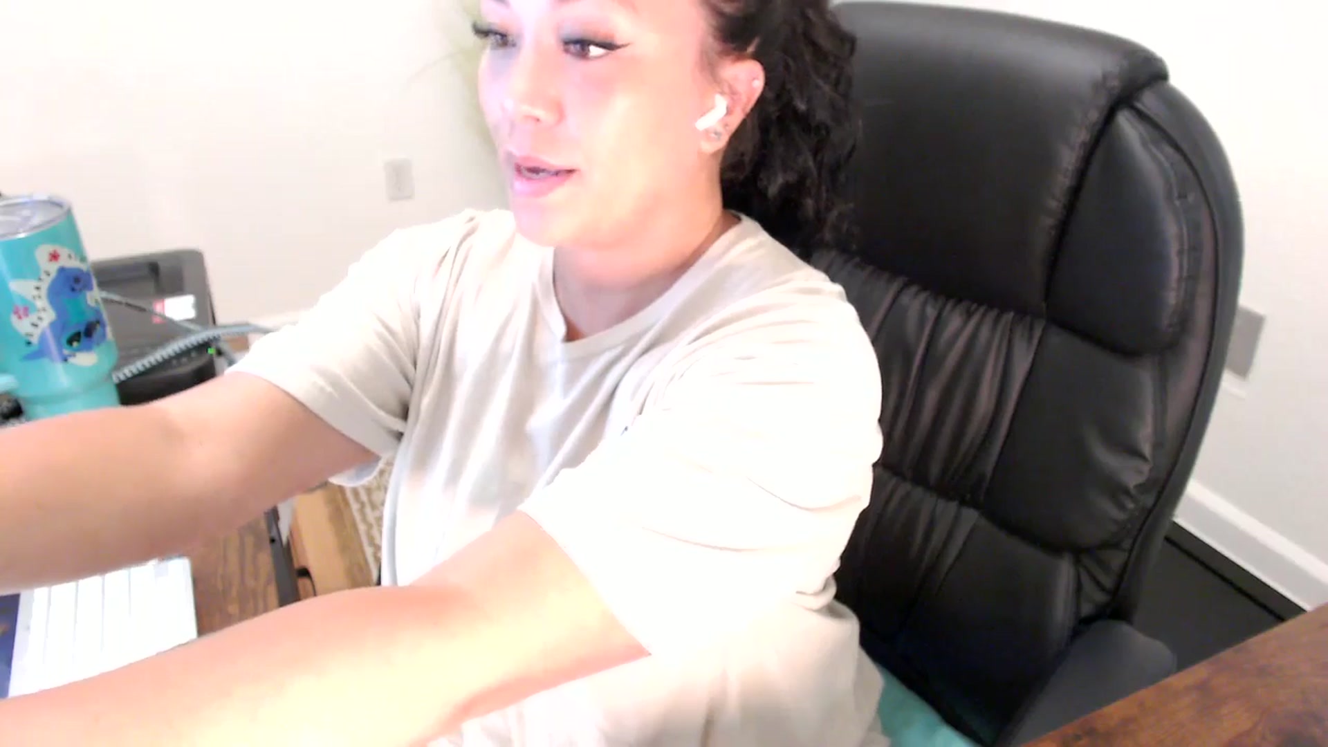 Gallery image thumbnail from MickaylaStar's myfreecams stream on, 07/03/2025, 14:52 image 2 of 20
