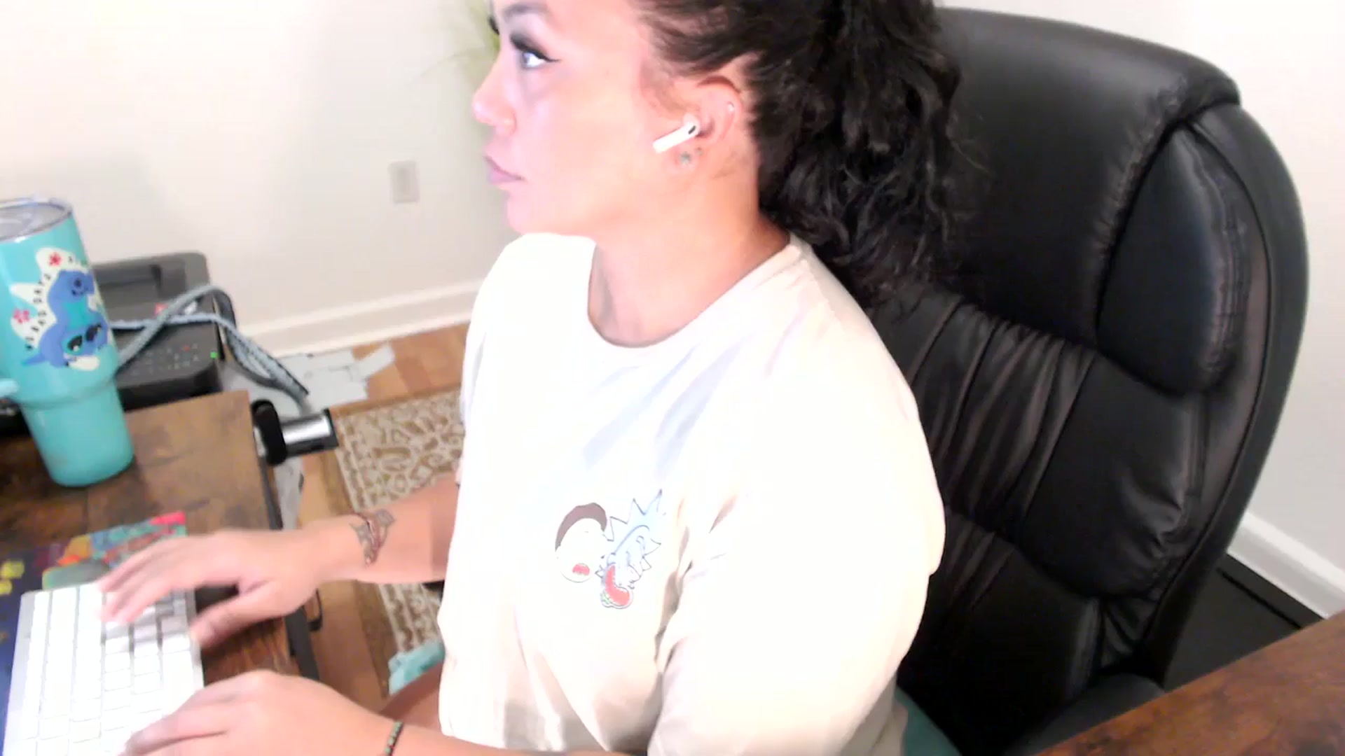 Gallery image thumbnail from MickaylaStar's myfreecams stream on, 07/03/2025, 14:52 image 1 of 20
