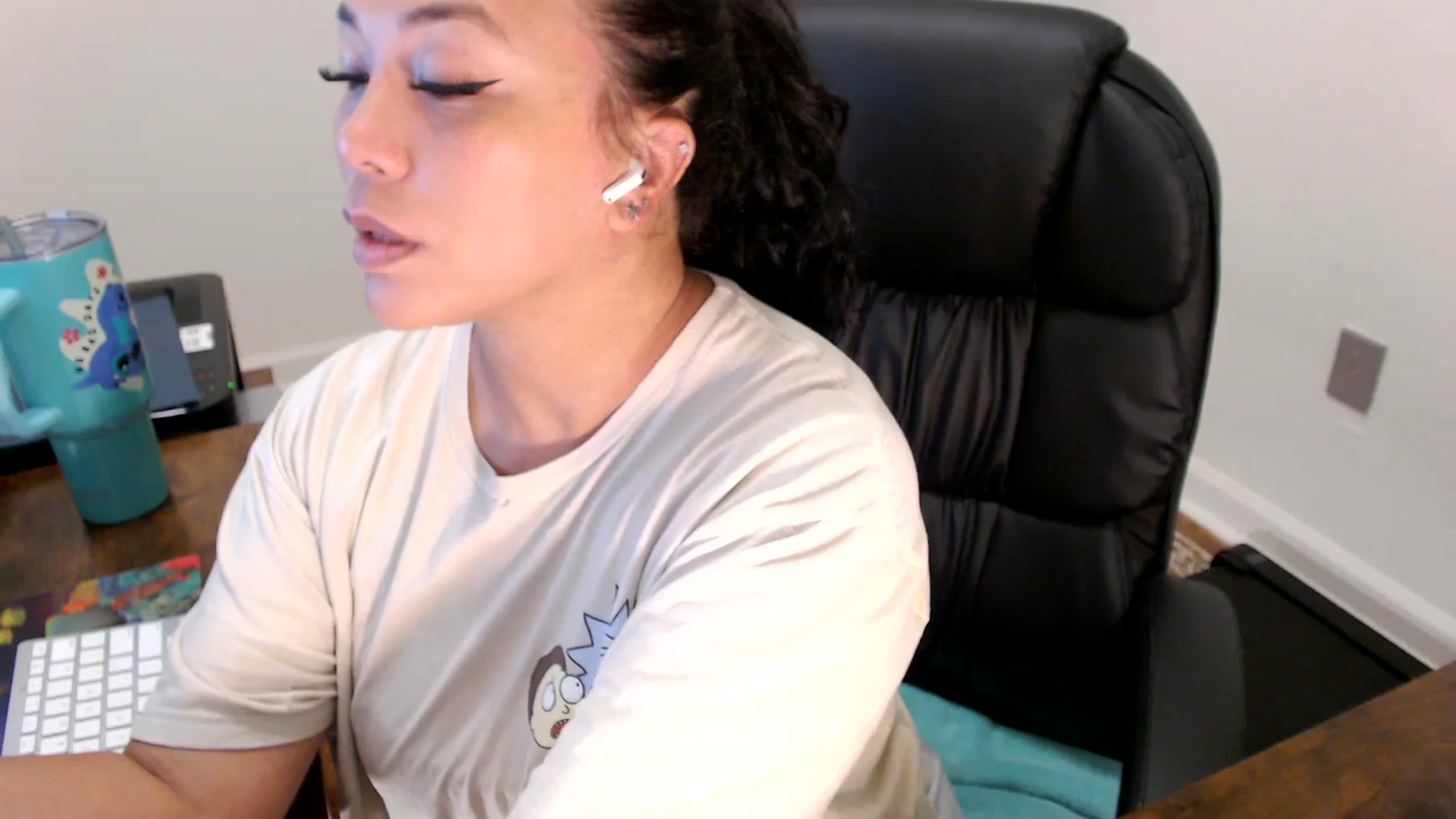 Gallery image thumbnail from MickaylaStar's myfreecams stream on, 07/03/2025, 15:34 image 5 of 20