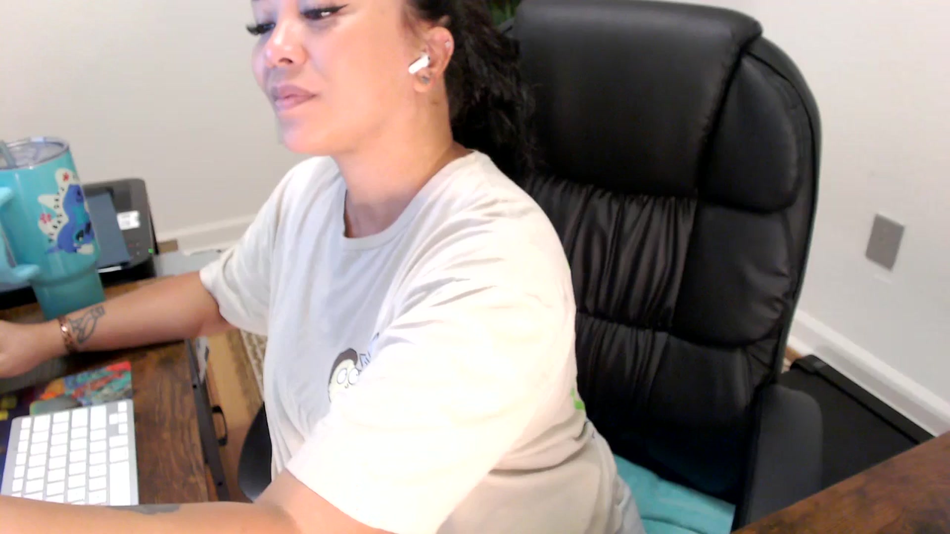 Gallery image thumbnail from MickaylaStar's myfreecams stream on, 07/03/2025, 15:34 image 8 of 20