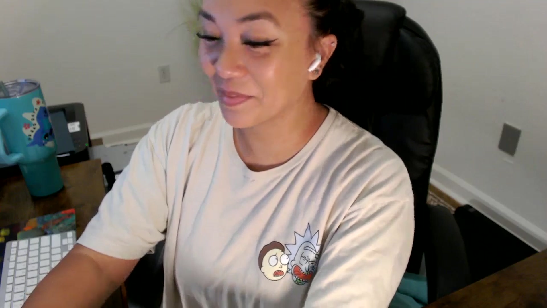 Gallery image thumbnail from MickaylaStar's myfreecams stream on, 07/03/2025, 15:34 image 4 of 20