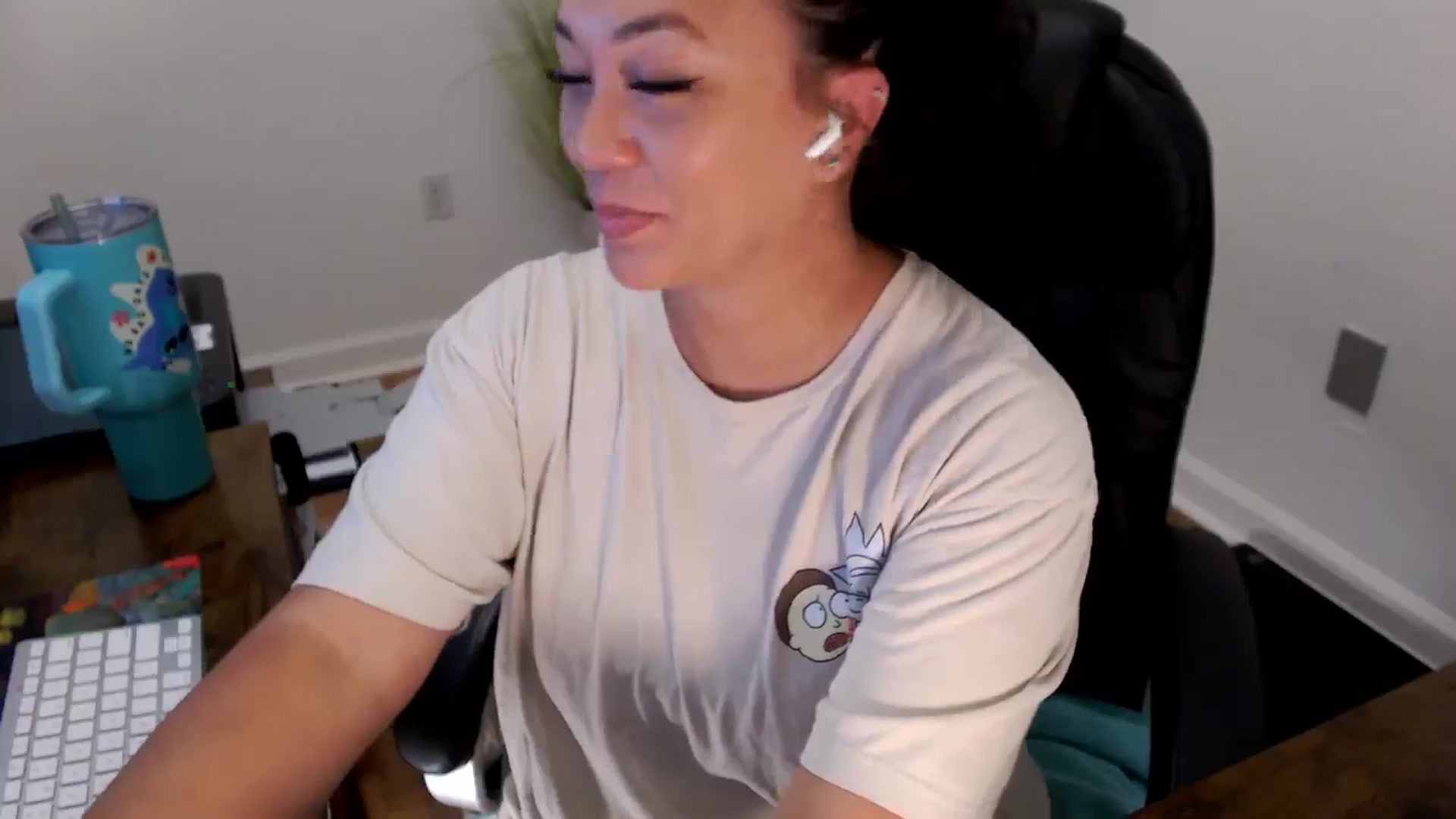 Gallery image thumbnail from MickaylaStar's myfreecams stream on, 07/03/2025, 16:18 image 4 of 20