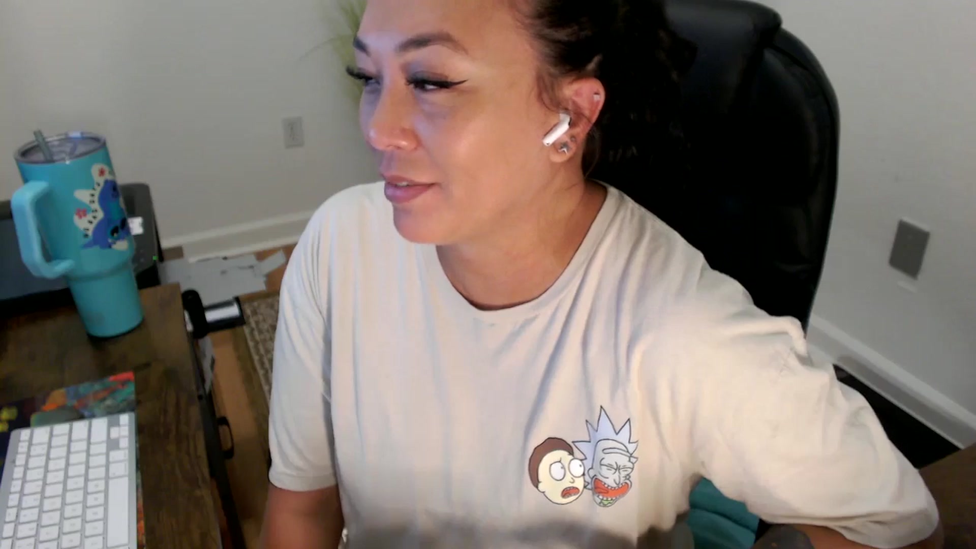 Gallery image thumbnail from MickaylaStar's myfreecams stream on, 07/03/2025, 16:18 image 5 of 20