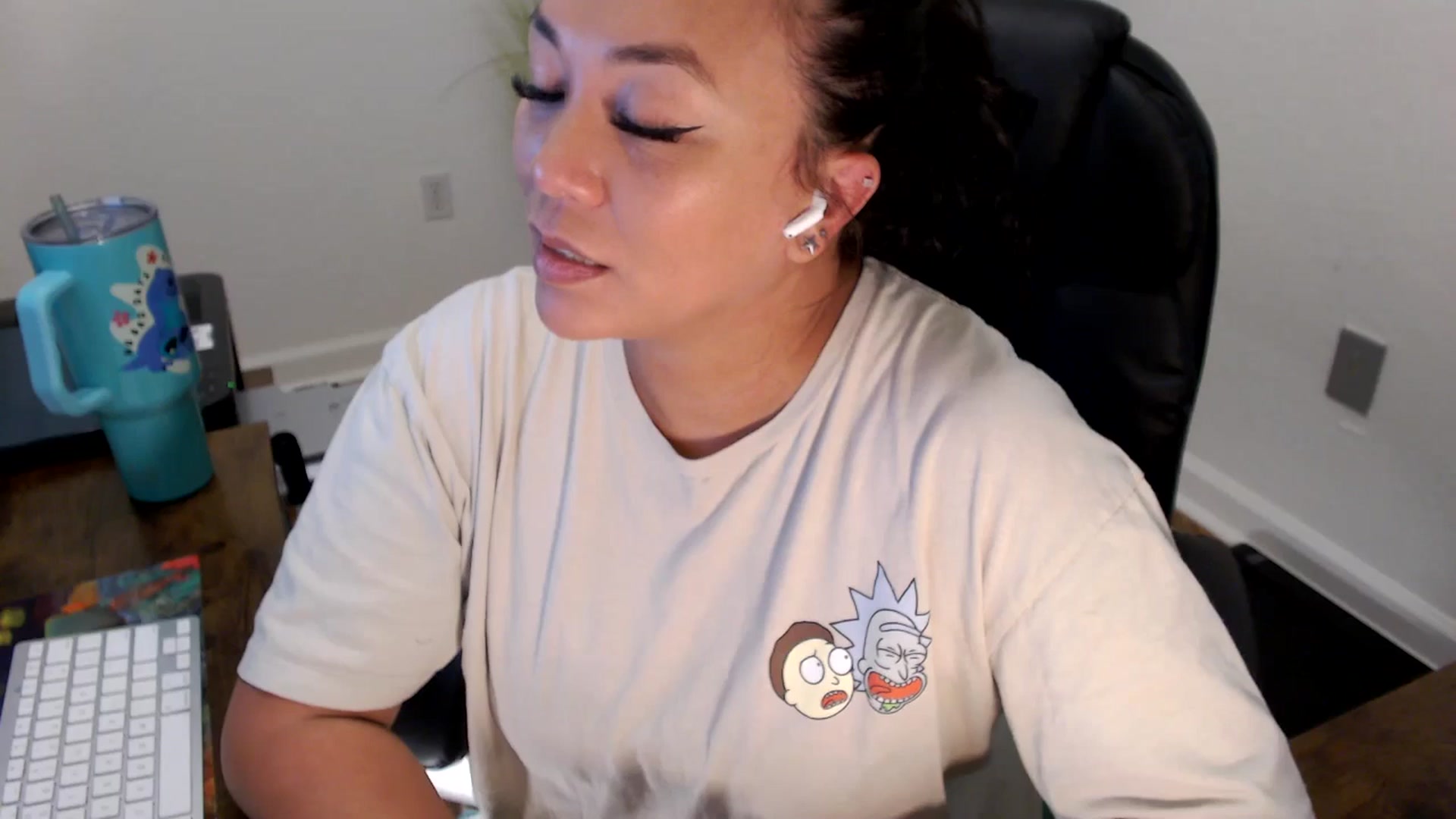 Gallery image thumbnail from MickaylaStar's myfreecams stream on, 07/03/2025, 16:18 image 6 of 20