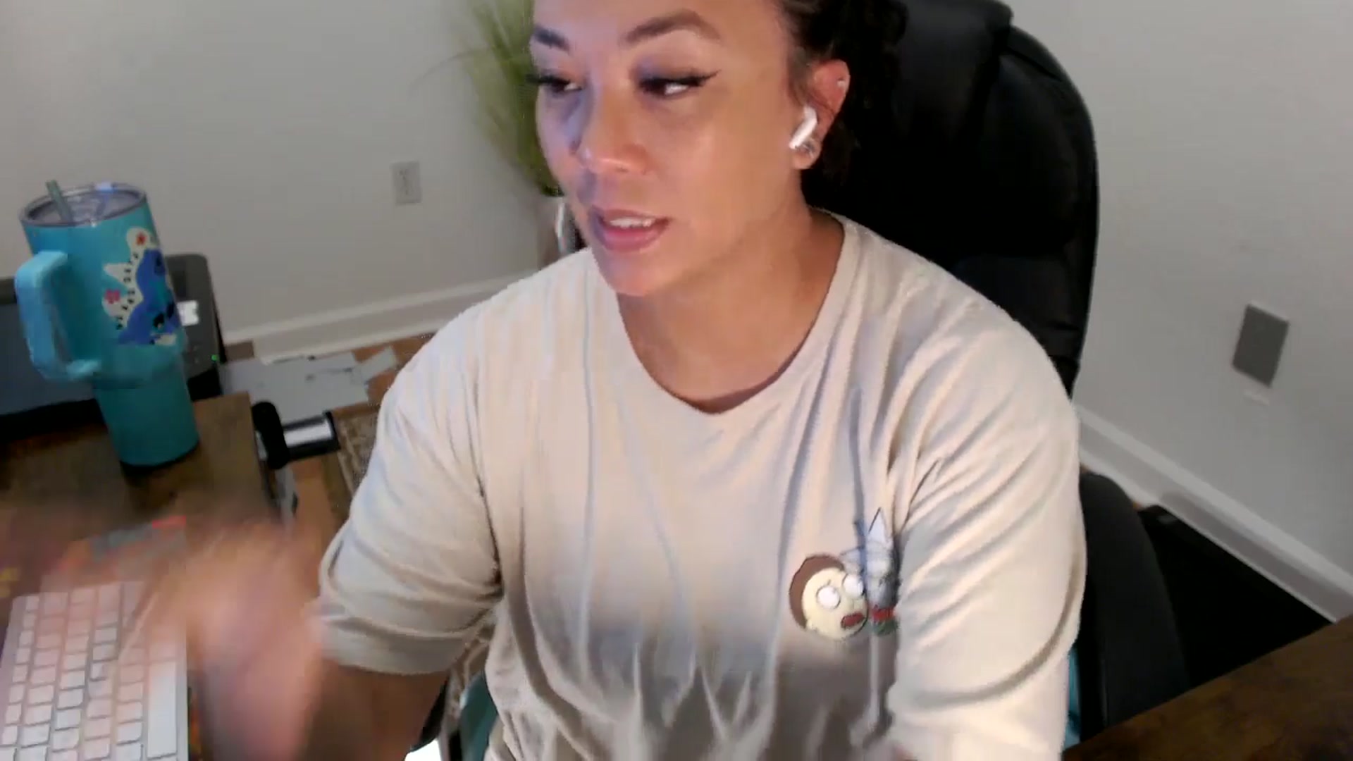 Gallery image thumbnail from MickaylaStar's myfreecams stream on, 07/03/2025, 16:18 image 8 of 20