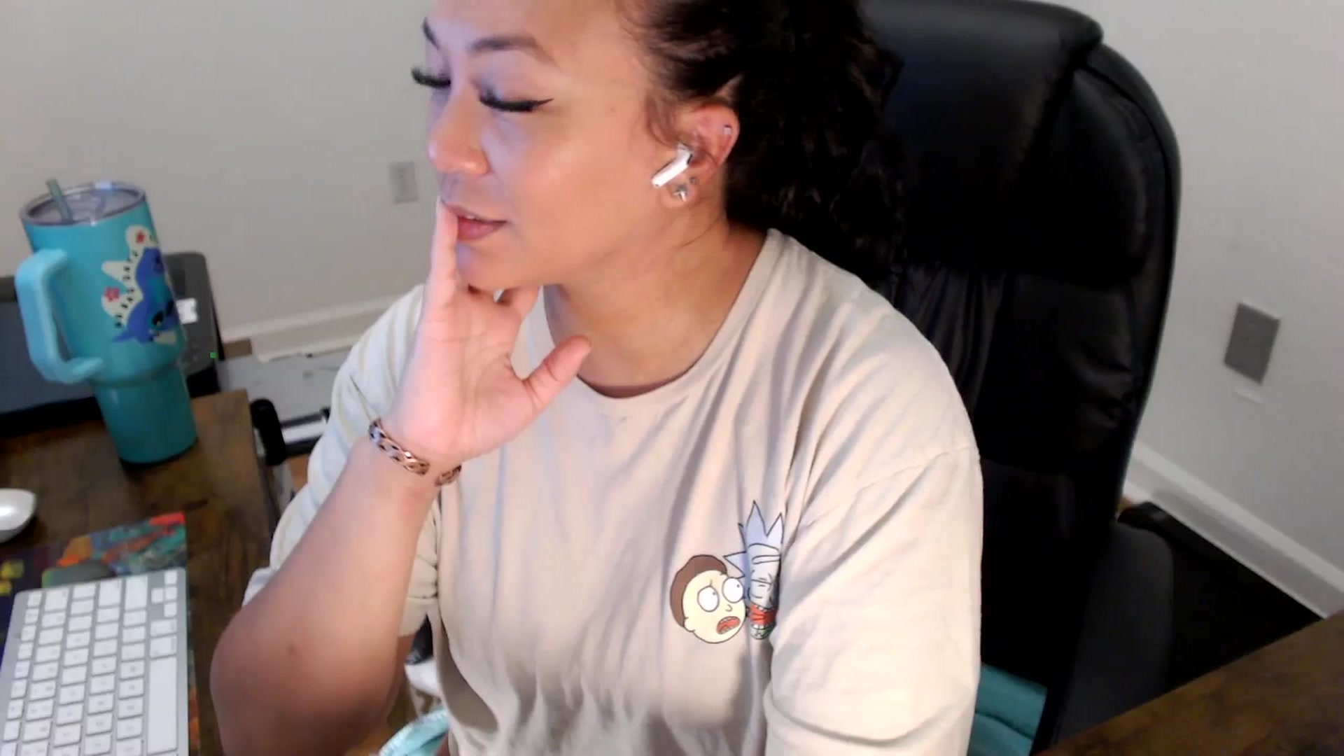 Gallery image thumbnail from MickaylaStar's myfreecams stream on, 07/03/2025, 16:18 image 3 of 20