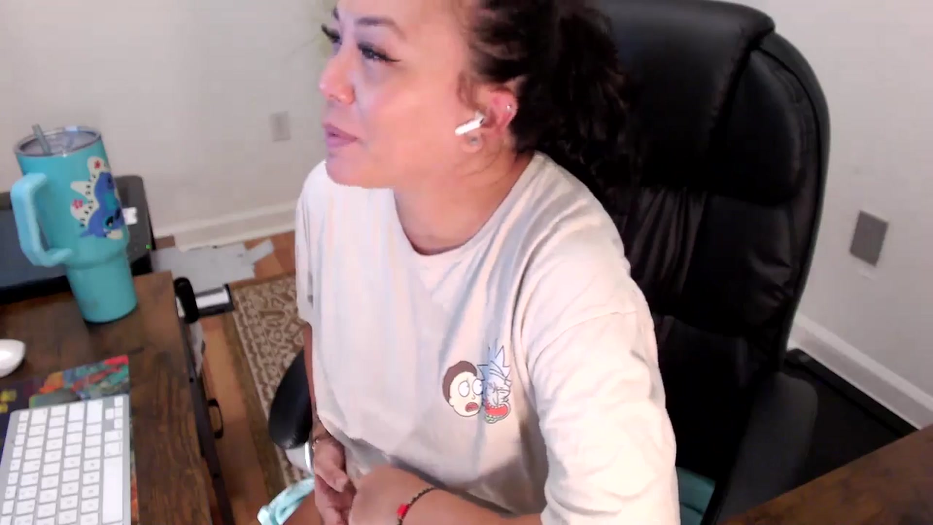 Gallery image thumbnail from MickaylaStar's myfreecams stream on, 07/03/2025, 16:18 image 2 of 20