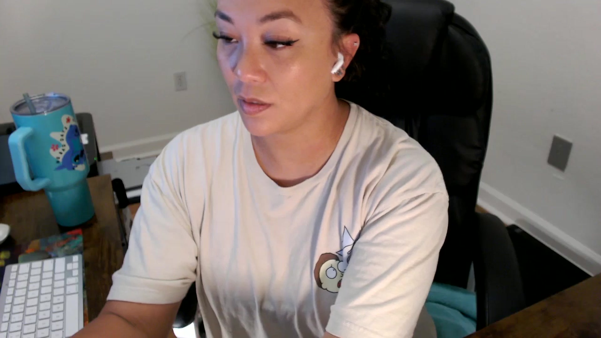 Gallery image thumbnail from MickaylaStar's myfreecams stream on, 07/03/2025, 16:18 image 17 of 20