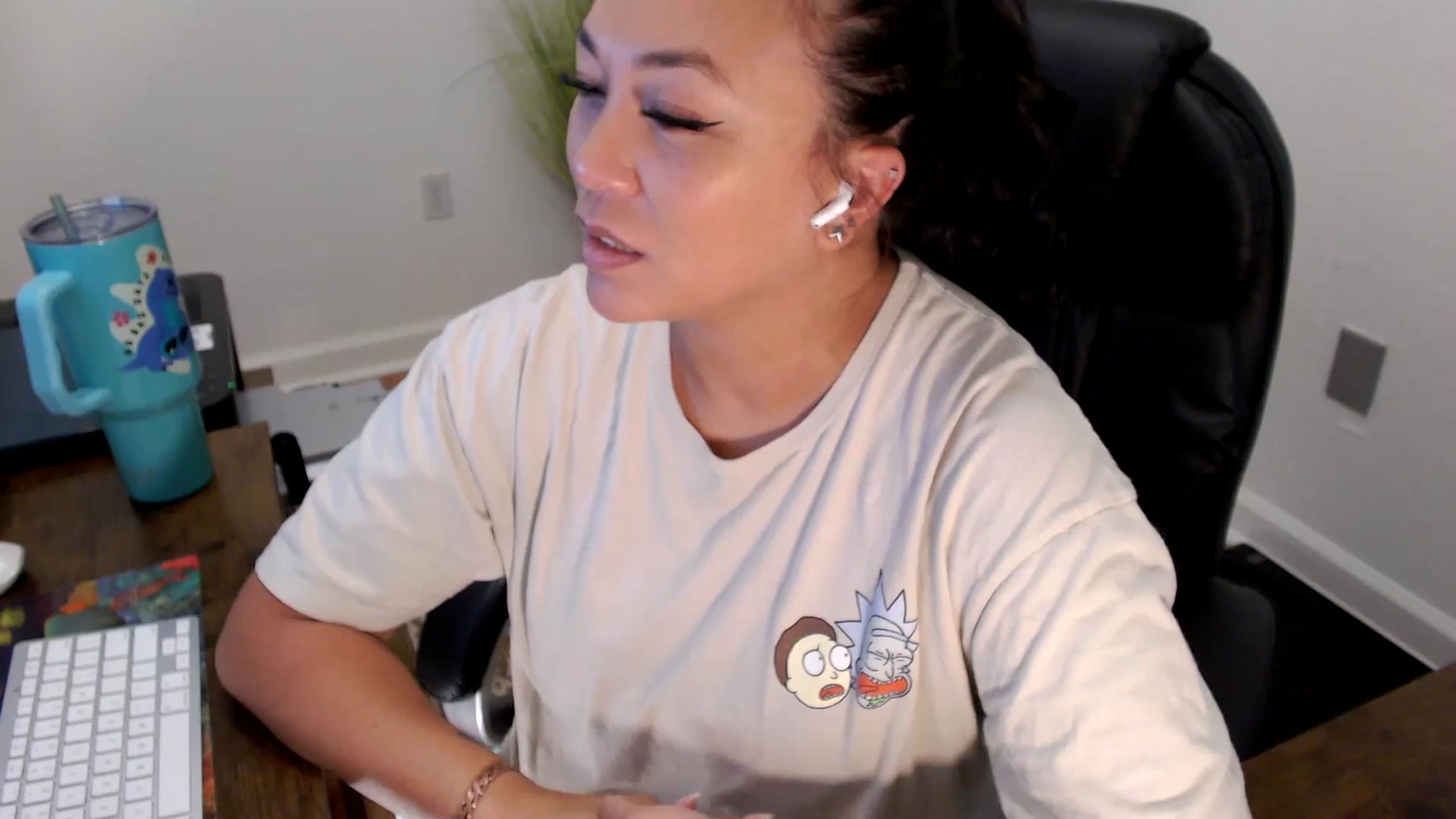 Gallery image thumbnail from MickaylaStar's myfreecams stream on, 07/03/2025, 16:18 image 13 of 20