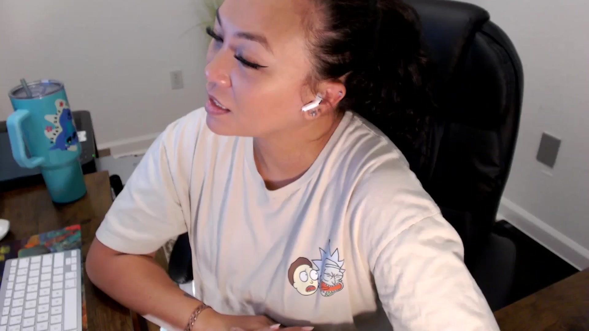 Gallery image thumbnail from MickaylaStar's myfreecams stream on, 07/03/2025, 16:18 image 12 of 20