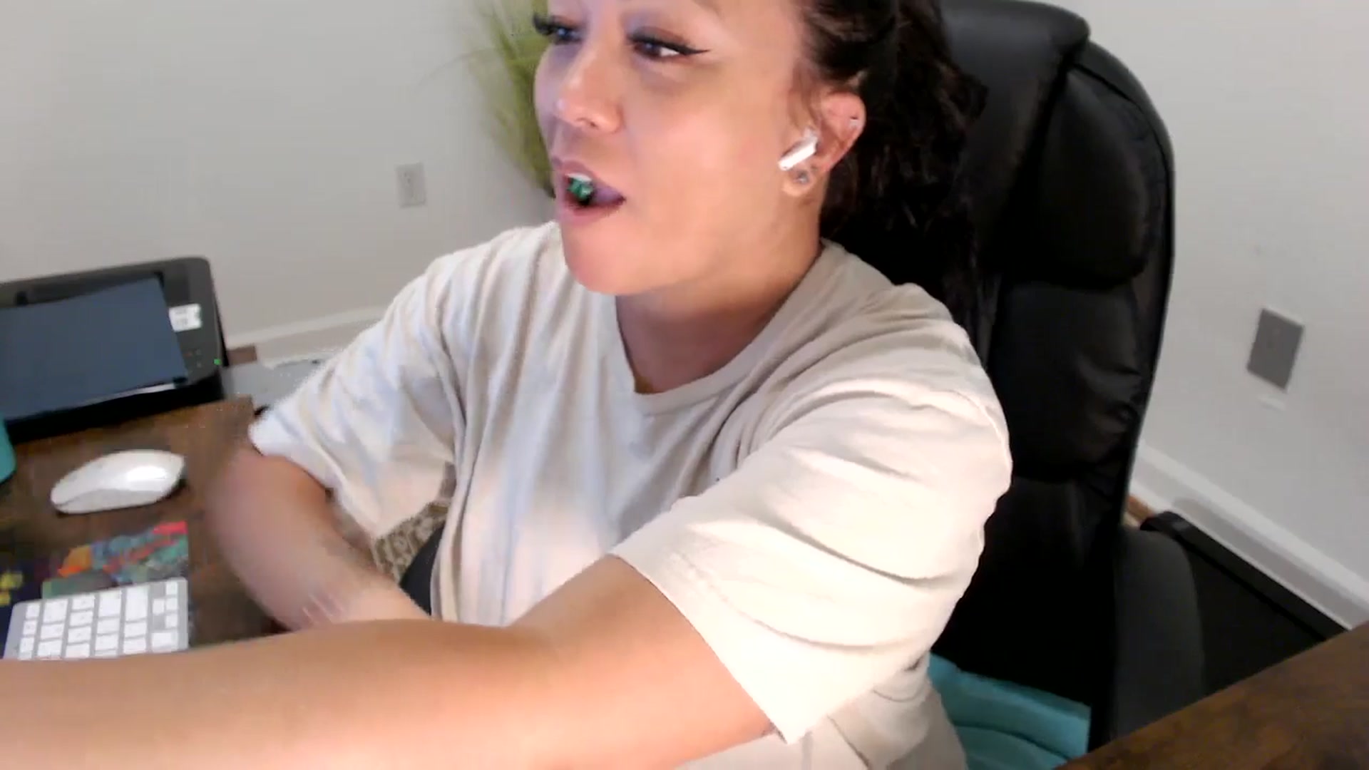 Gallery image thumbnail from MickaylaStar's myfreecams stream on, 07/03/2025, 16:18 image 19 of 20