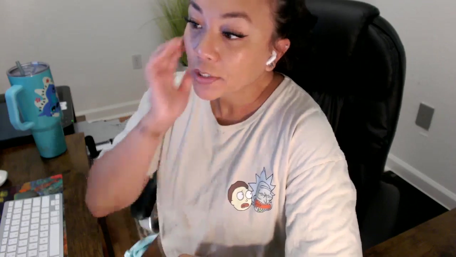 Gallery image thumbnail from MickaylaStar's myfreecams stream on, 07/03/2025, 16:18 image 14 of 20