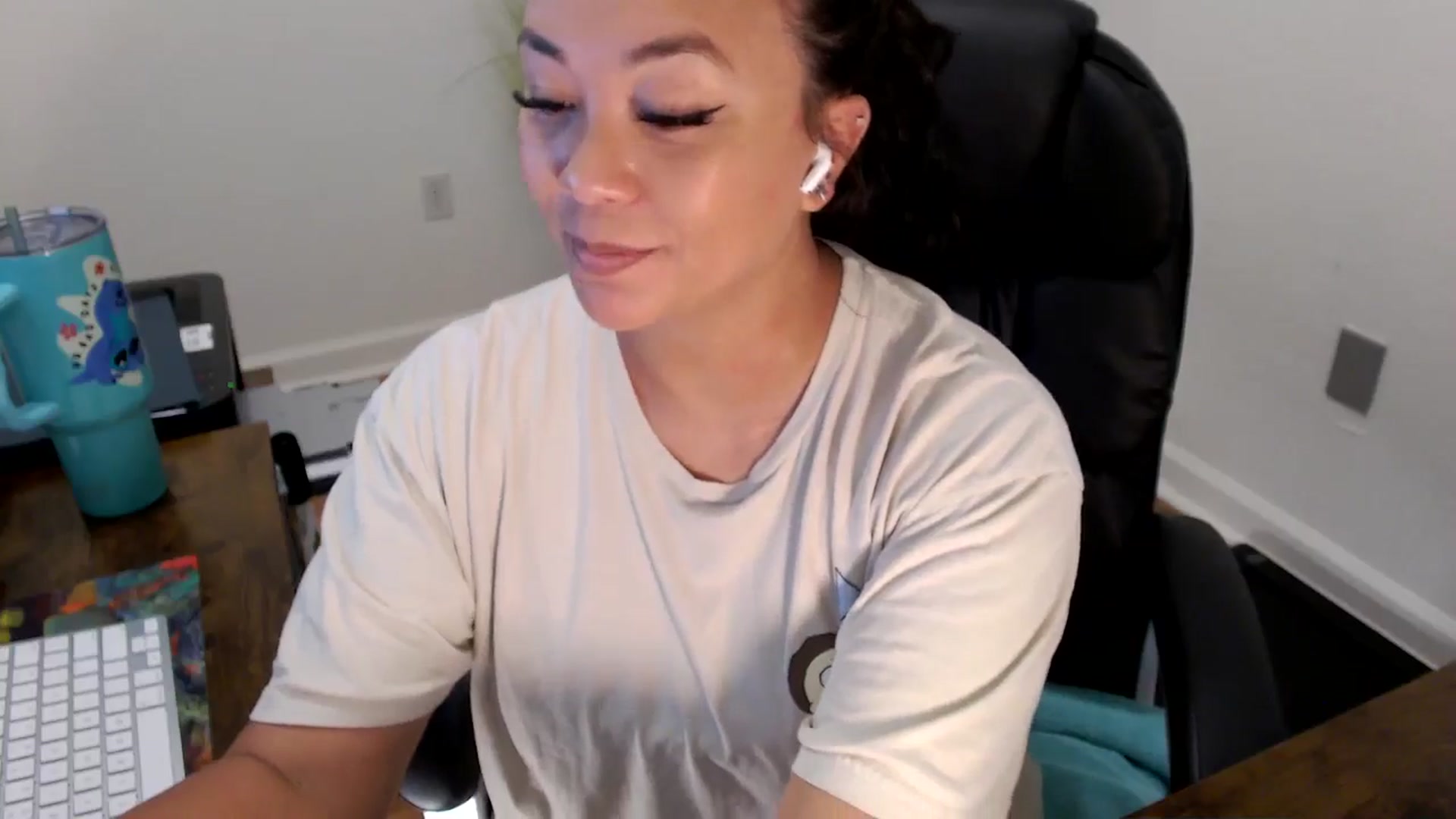 Gallery image thumbnail from MickaylaStar's myfreecams stream on, 07/03/2025, 16:41 image 8 of 20
