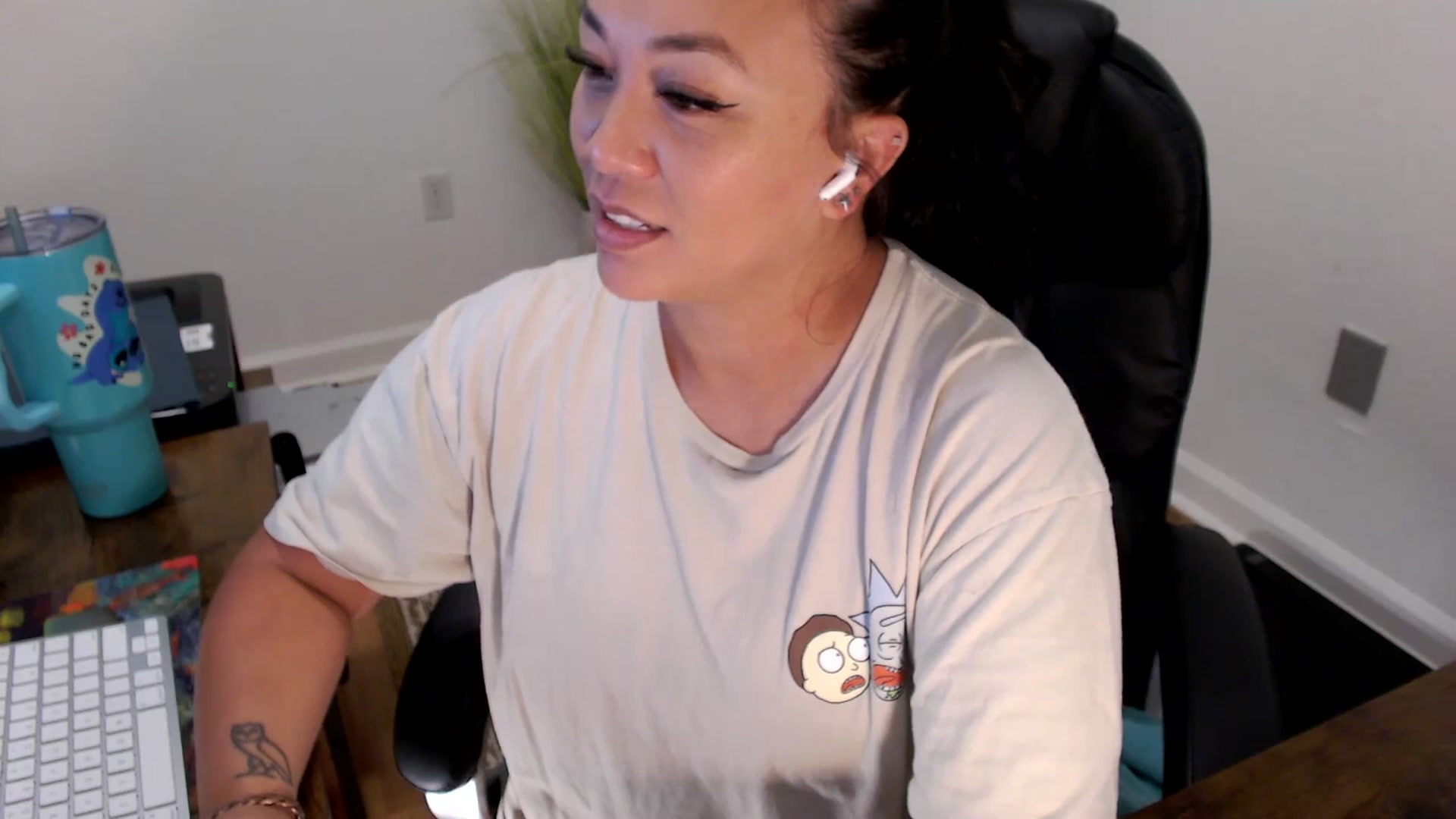 Gallery image thumbnail from MickaylaStar's myfreecams stream on, 07/03/2025, 16:41 image 6 of 20