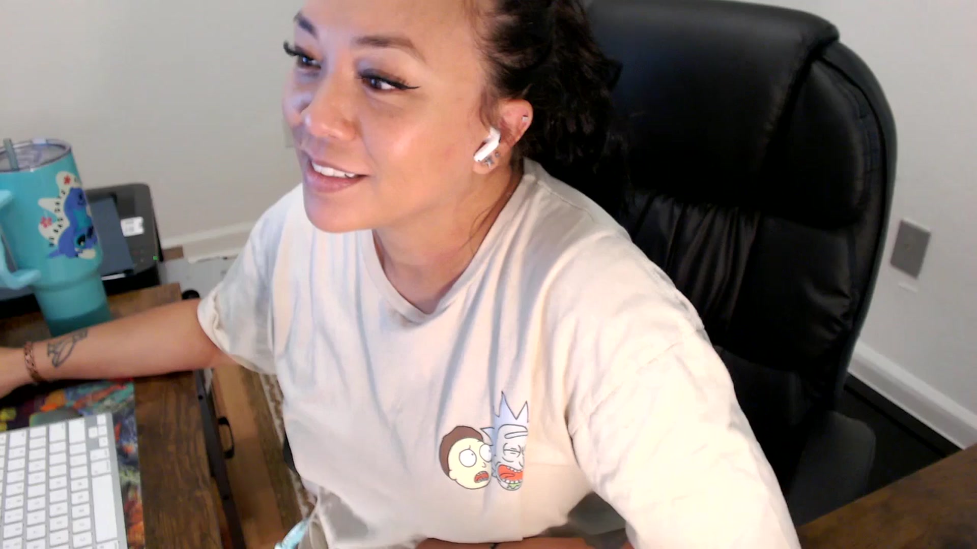 Gallery image thumbnail from MickaylaStar's myfreecams stream on, 07/03/2025, 16:41 image 4 of 20