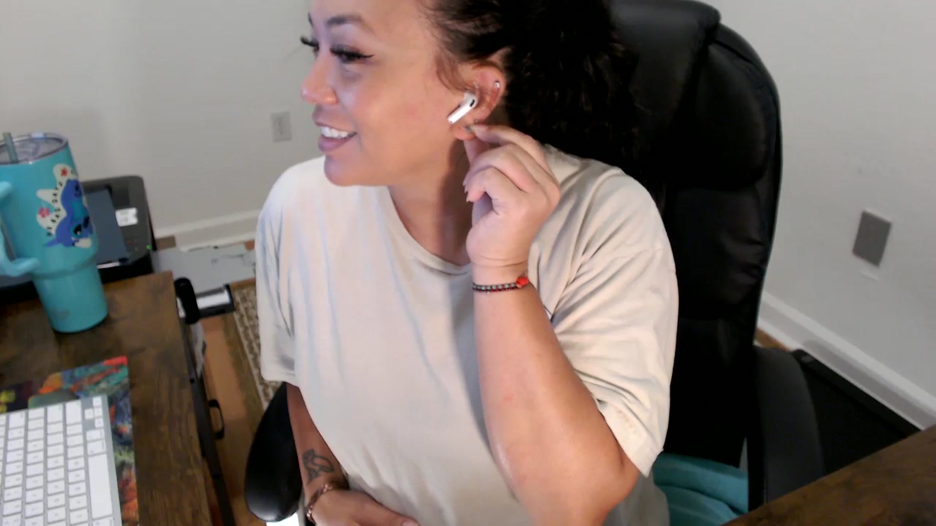 Gallery image thumbnail from MickaylaStar's myfreecams stream on, 07/03/2025, 16:41 image 5 of 20