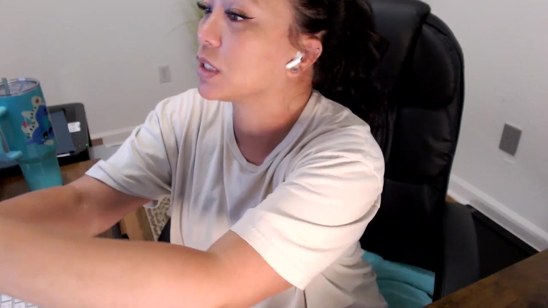 Gallery image thumbnail from MickaylaStar's myfreecams stream on, 07/03/2025, 16:41 image 12 of 20