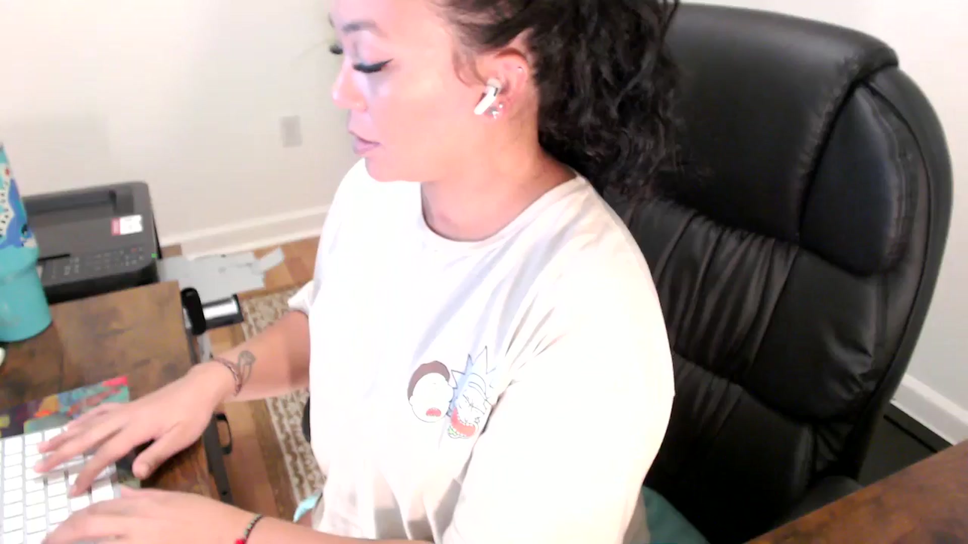 Gallery image thumbnail from MickaylaStar's myfreecams stream on, 07/03/2025, 17:09 image 13 of 20