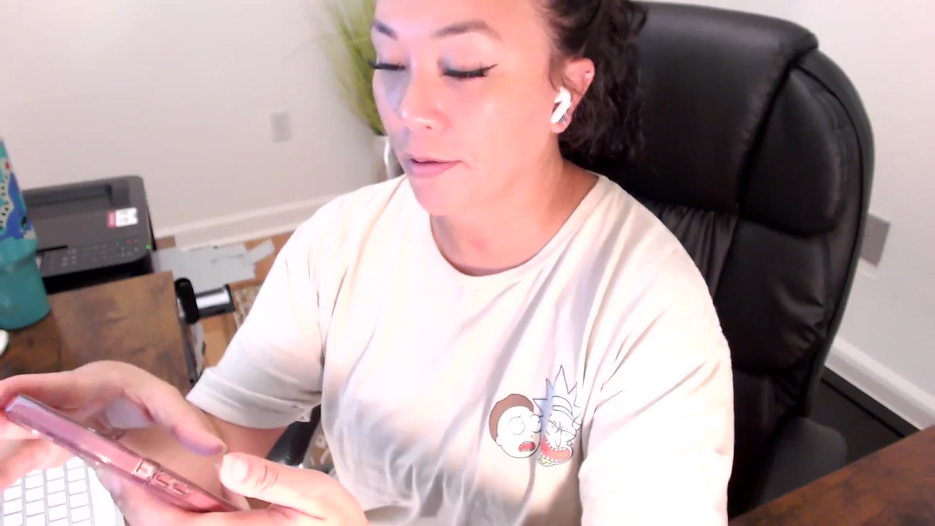 Gallery image thumbnail from MickaylaStar's myfreecams stream on, 07/03/2025, 17:09 image 14 of 20