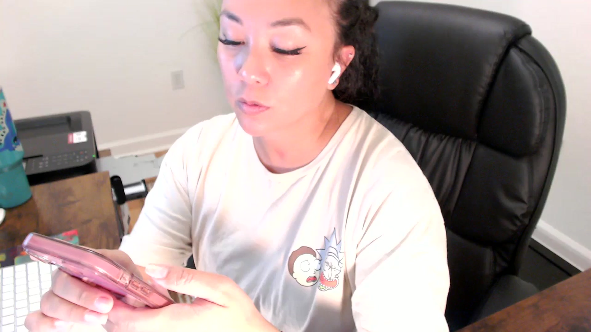 Gallery image thumbnail from MickaylaStar's myfreecams stream on, 07/03/2025, 17:09 image 16 of 20