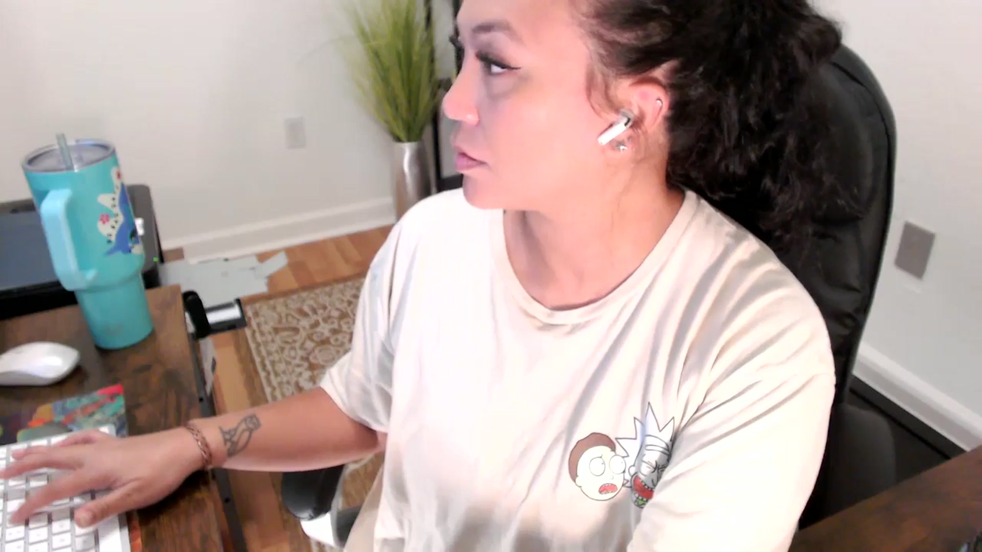 Gallery image thumbnail from MickaylaStar's myfreecams stream on, 07/03/2025, 17:55 image 18 of 20