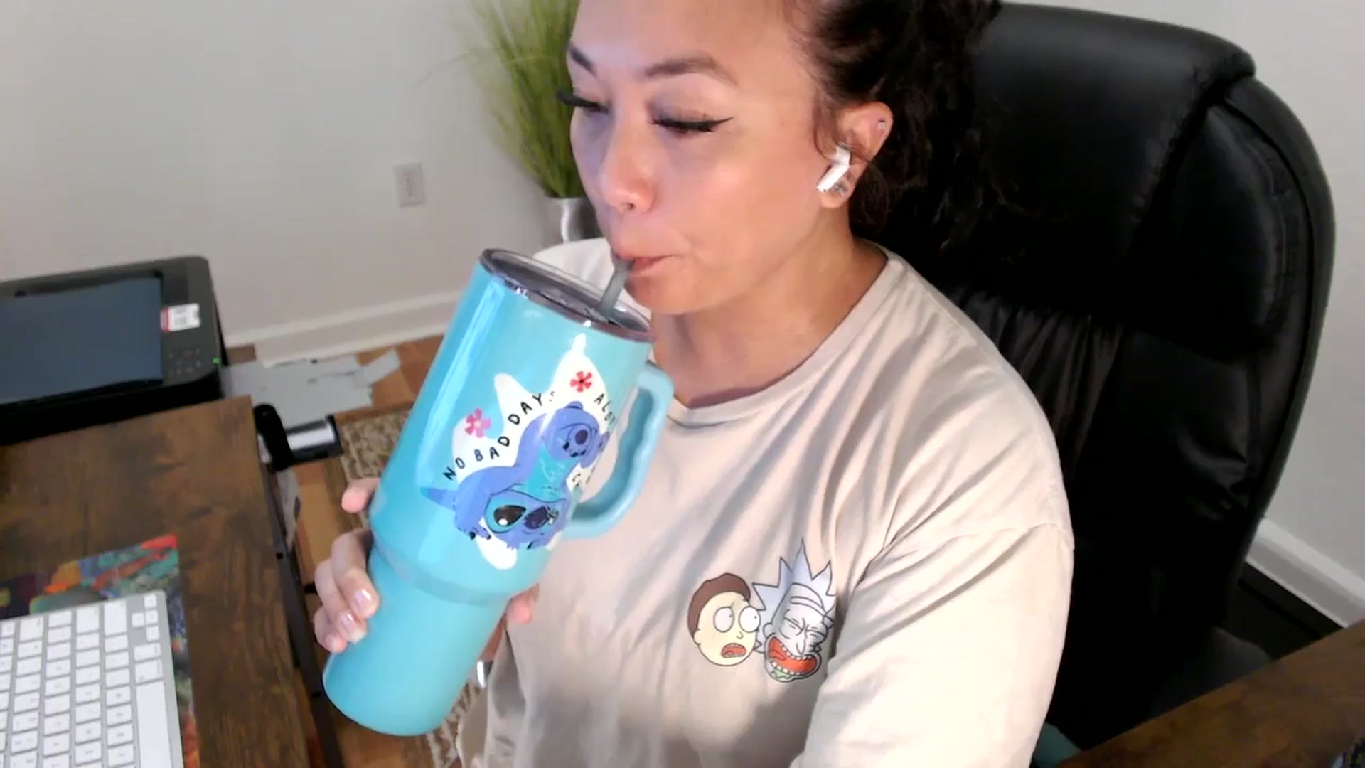 Gallery image thumbnail from MickaylaStar's myfreecams stream on, 07/03/2025, 17:55 image 10 of 20