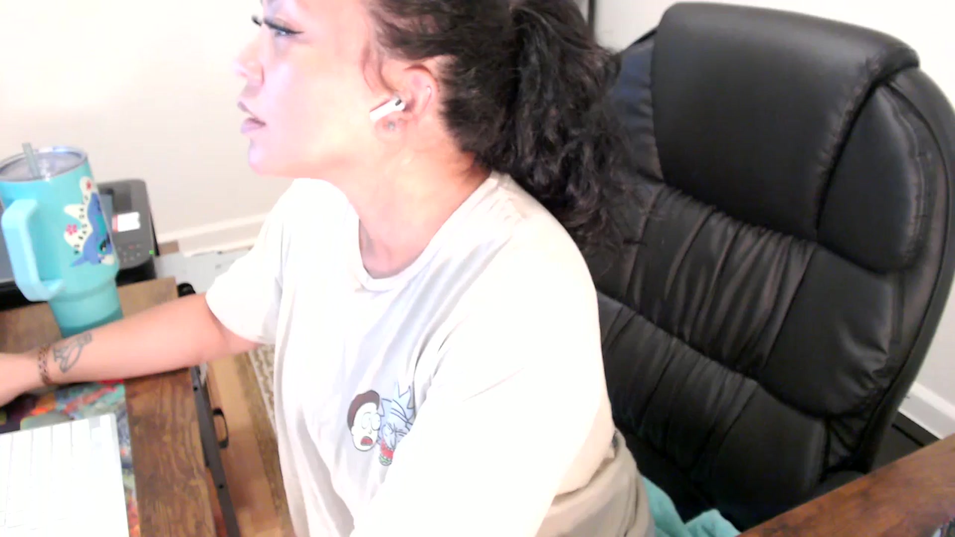Gallery image thumbnail from MickaylaStar's myfreecams stream on, 07/03/2025, 17:55 image 16 of 20