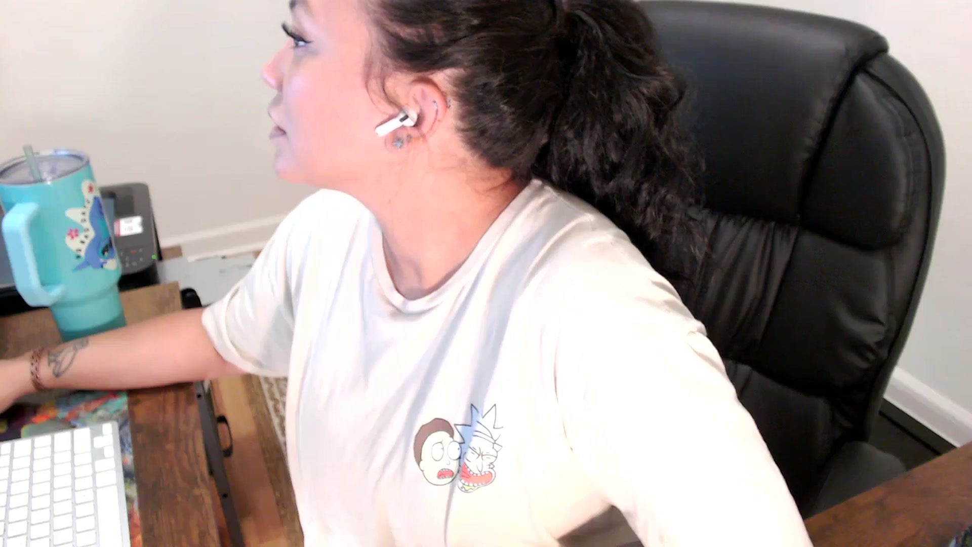 Gallery image thumbnail from MickaylaStar's myfreecams stream on, 07/03/2025, 17:55 image 13 of 20