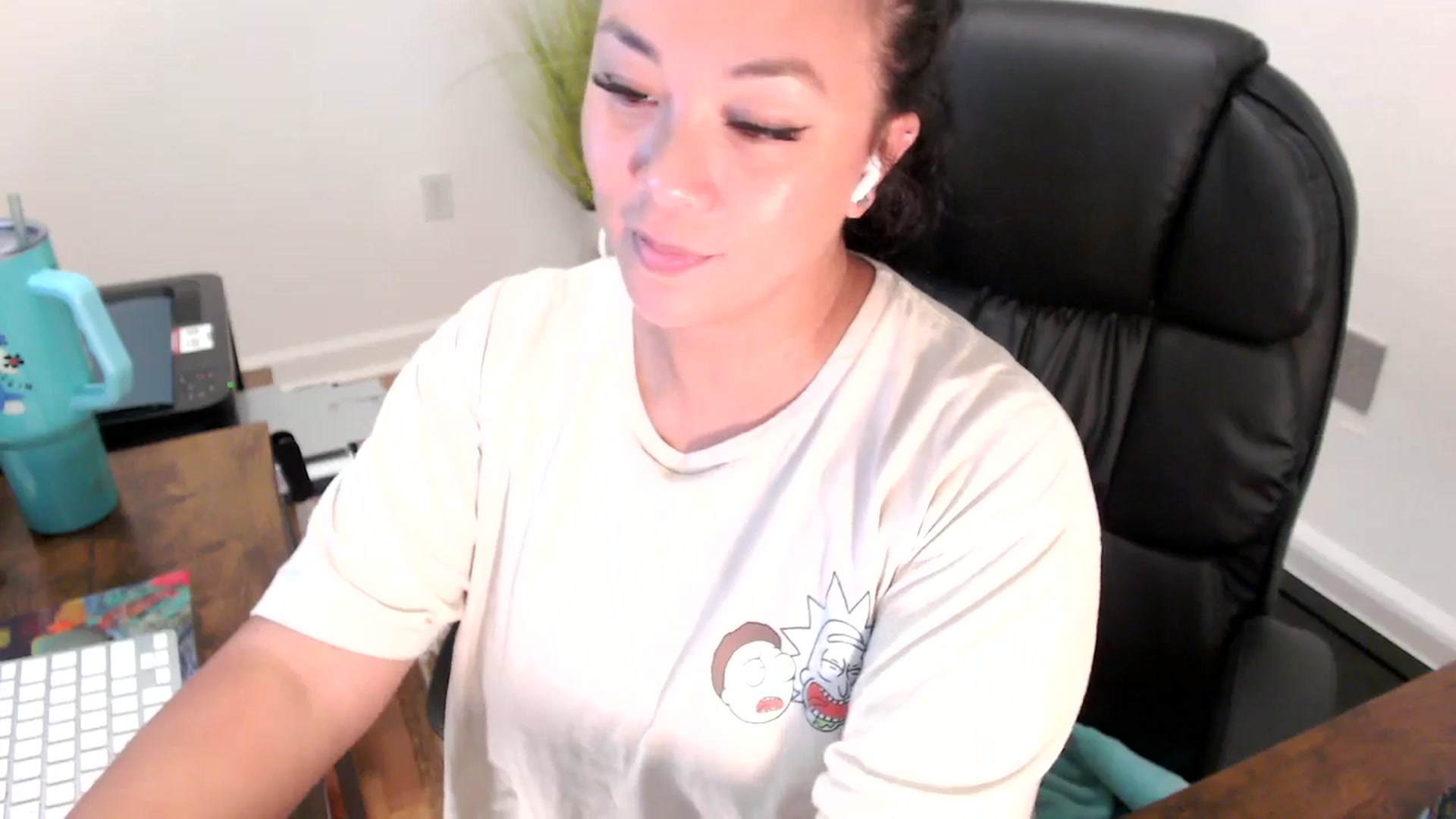 Gallery image thumbnail from MickaylaStar's myfreecams stream on, 07/03/2025, 17:55 image 9 of 20