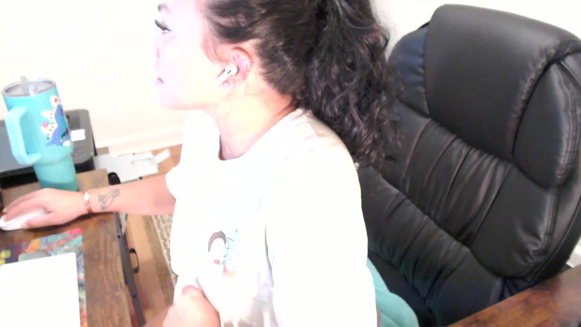 Gallery image thumbnail from MickaylaStar's myfreecams stream on, 07/03/2025, 18:19 image 8 of 20