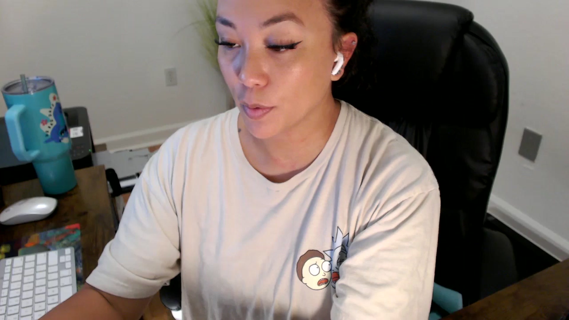 Gallery image thumbnail from MickaylaStar's myfreecams stream on, 07/03/2025, 18:19 image 11 of 20