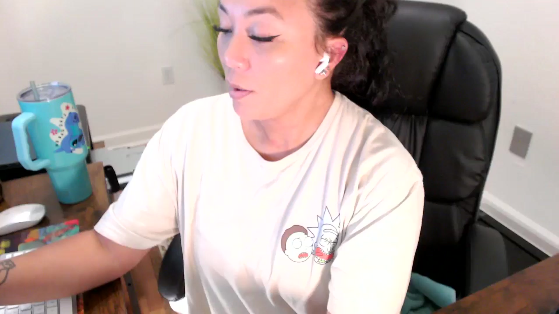 Gallery image thumbnail from MickaylaStar's myfreecams stream on, 07/03/2025, 18:19 image 17 of 20