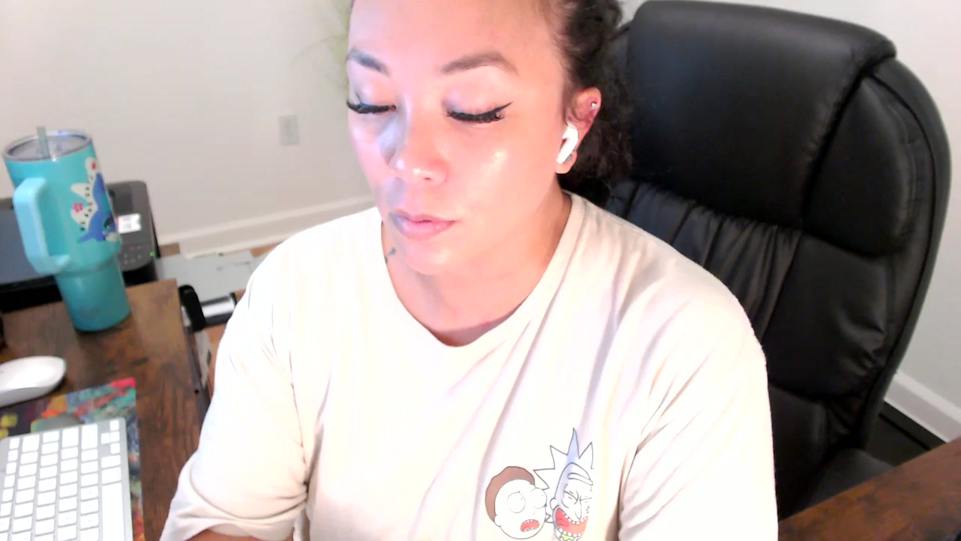 Gallery image thumbnail from MickaylaStar's myfreecams stream on, 07/03/2025, 18:19 image 5 of 20