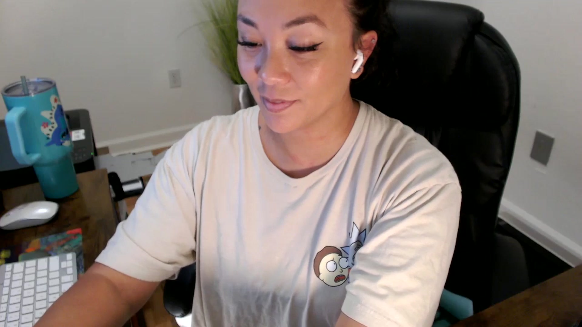Gallery image thumbnail from MickaylaStar's myfreecams stream on, 07/03/2025, 18:19 image 12 of 20