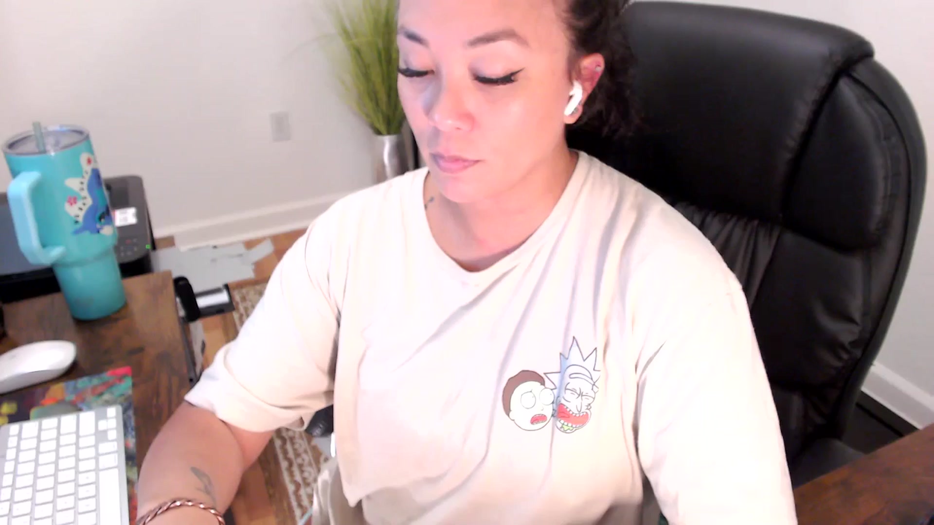 Gallery image thumbnail from MickaylaStar's myfreecams stream on, 07/03/2025, 18:19 image 15 of 20