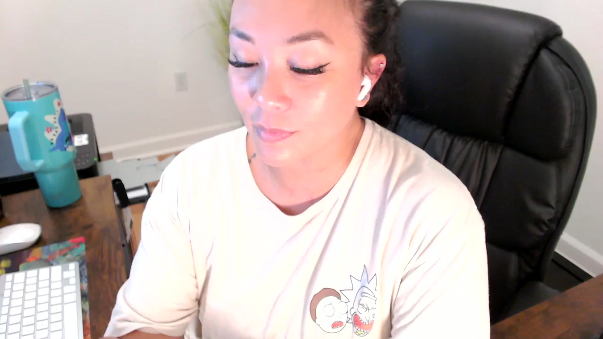Gallery image thumbnail from MickaylaStar's myfreecams stream on, 07/03/2025, 18:19 image 6 of 20