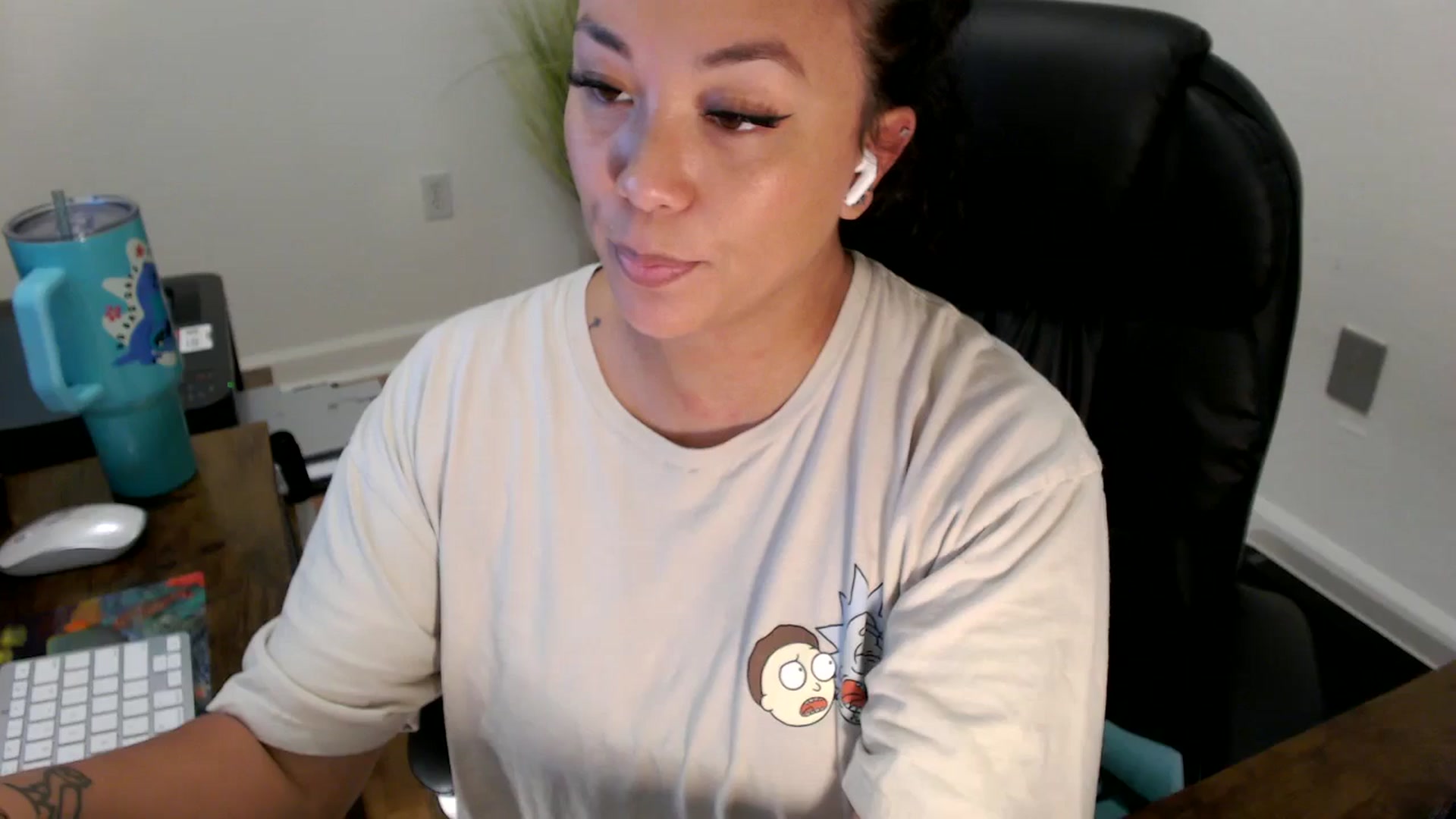 Gallery image thumbnail from MickaylaStar's myfreecams stream on, 07/03/2025, 18:19 image 10 of 20