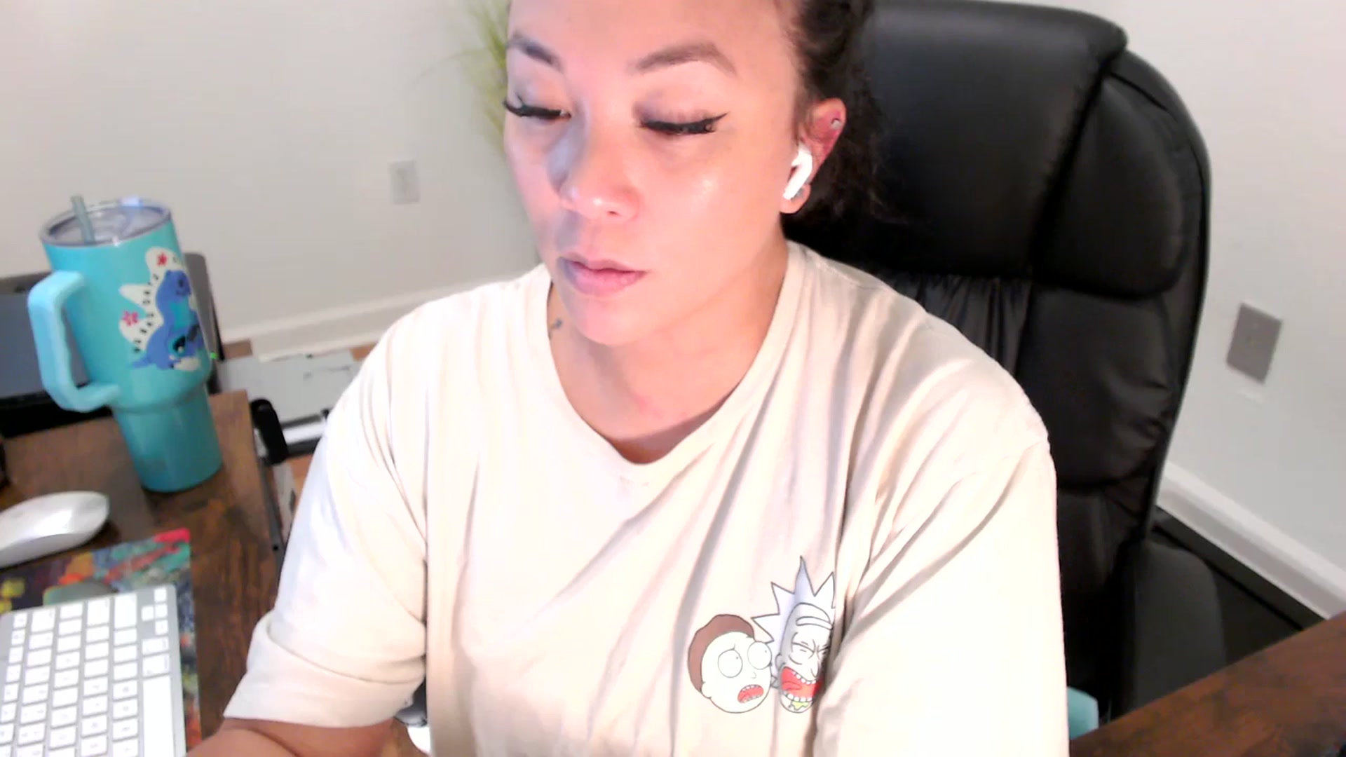 Gallery image thumbnail from MickaylaStar's myfreecams stream on, 07/03/2025, 18:19 image 18 of 20