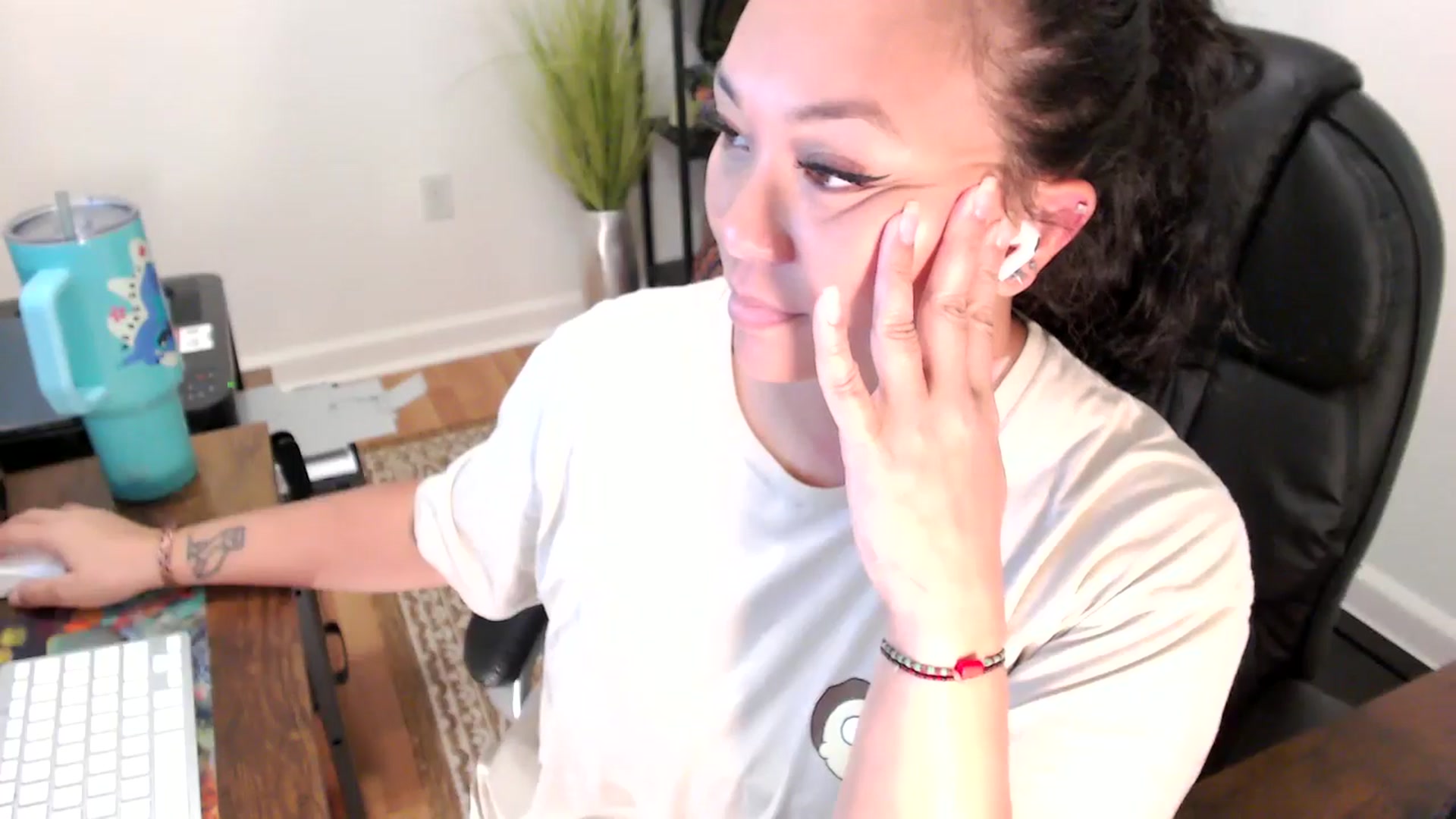 Gallery image thumbnail from MickaylaStar's myfreecams stream on, 07/03/2025, 18:19 image 7 of 20