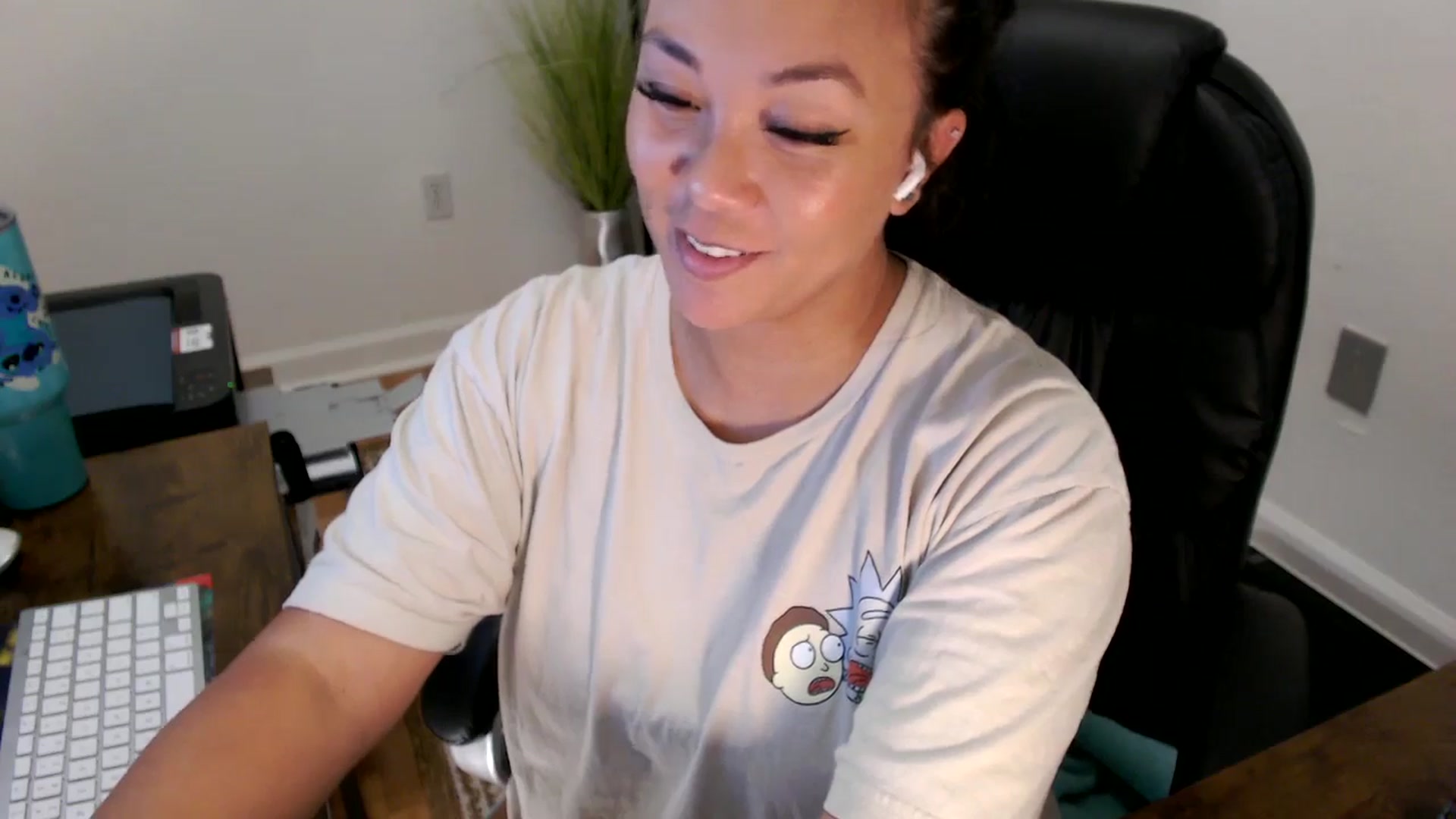 Gallery image thumbnail from MickaylaStar's myfreecams stream on, 07/03/2025, 19:10 image 10 of 20