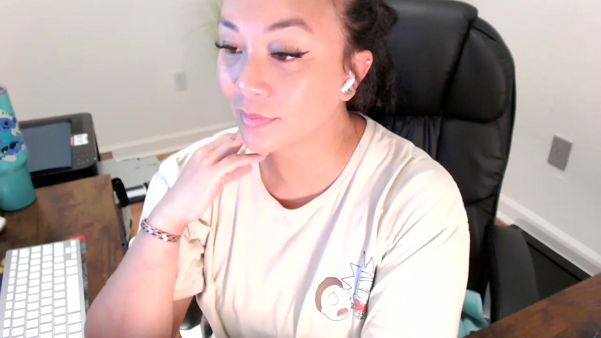 Gallery image thumbnail from MickaylaStar's myfreecams stream on, 07/03/2025, 19:10 image 1 of 20