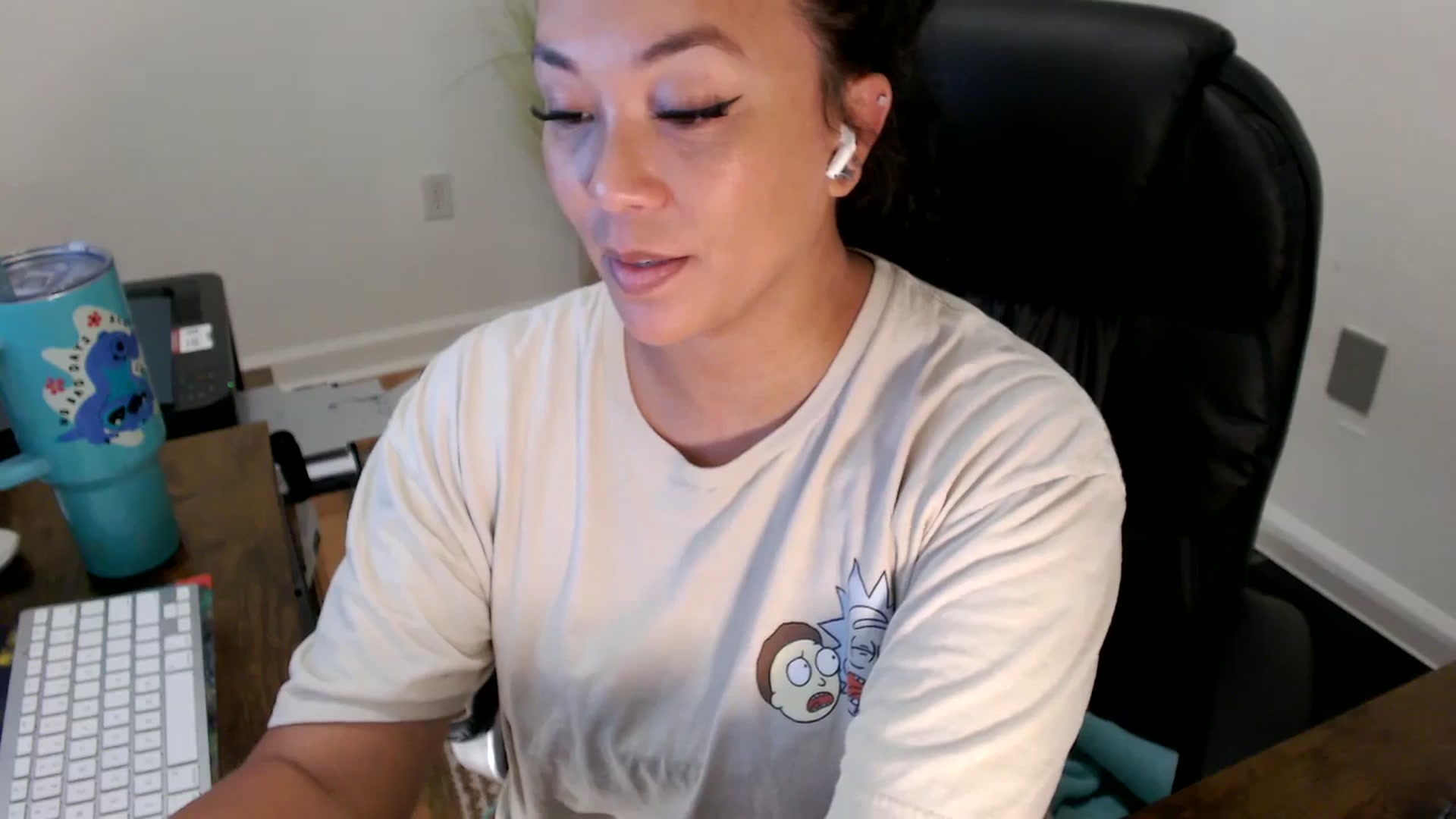 Gallery image thumbnail from MickaylaStar's myfreecams stream on, 07/03/2025, 19:10 image 14 of 20