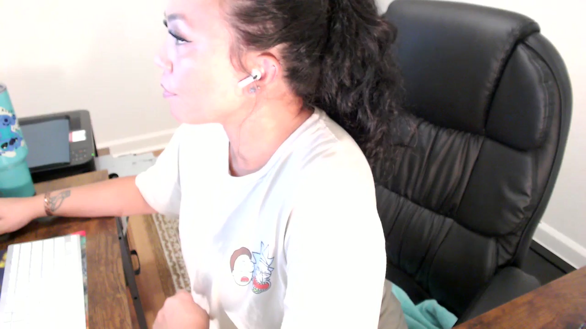 Gallery image thumbnail from MickaylaStar's myfreecams stream on, 07/03/2025, 19:10 image 5 of 20