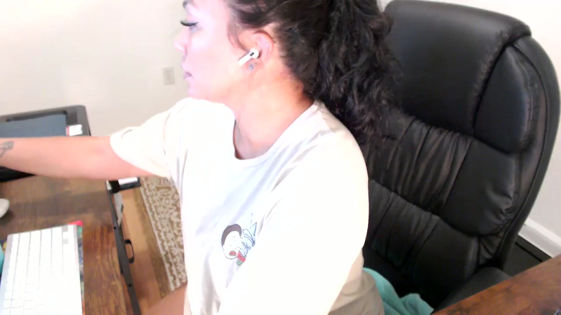 Gallery image thumbnail from MickaylaStar's myfreecams stream on, 07/03/2025, 19:10 image 15 of 20