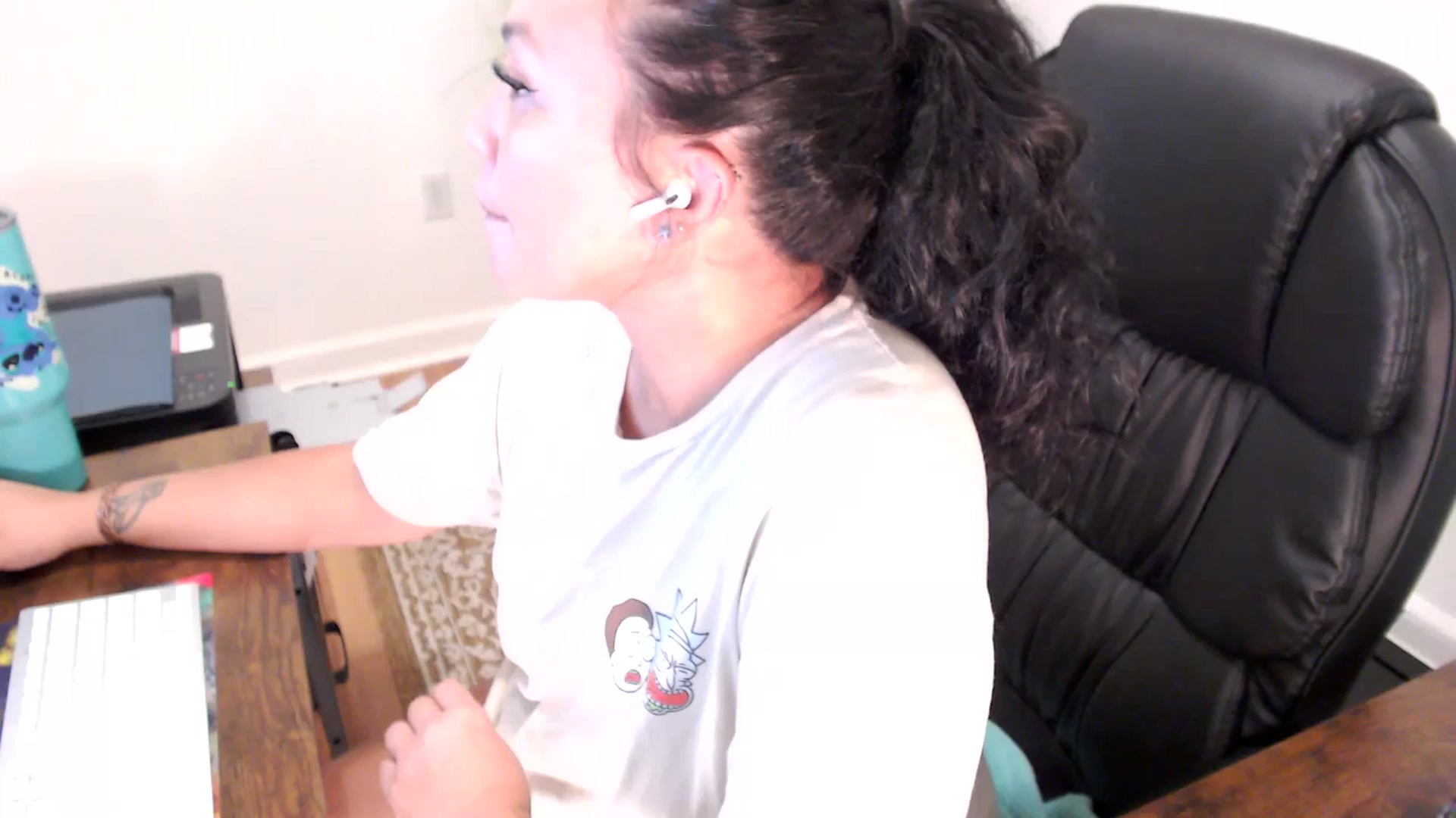 Gallery image thumbnail from MickaylaStar's myfreecams stream on, 07/03/2025, 19:10 image 6 of 20