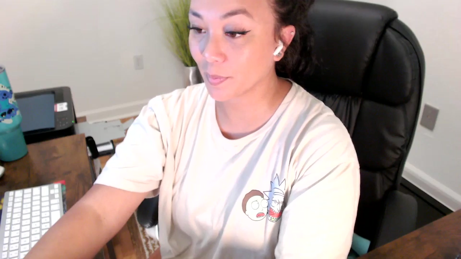 Gallery image thumbnail from MickaylaStar's myfreecams stream on, 07/03/2025, 19:10 image 2 of 20