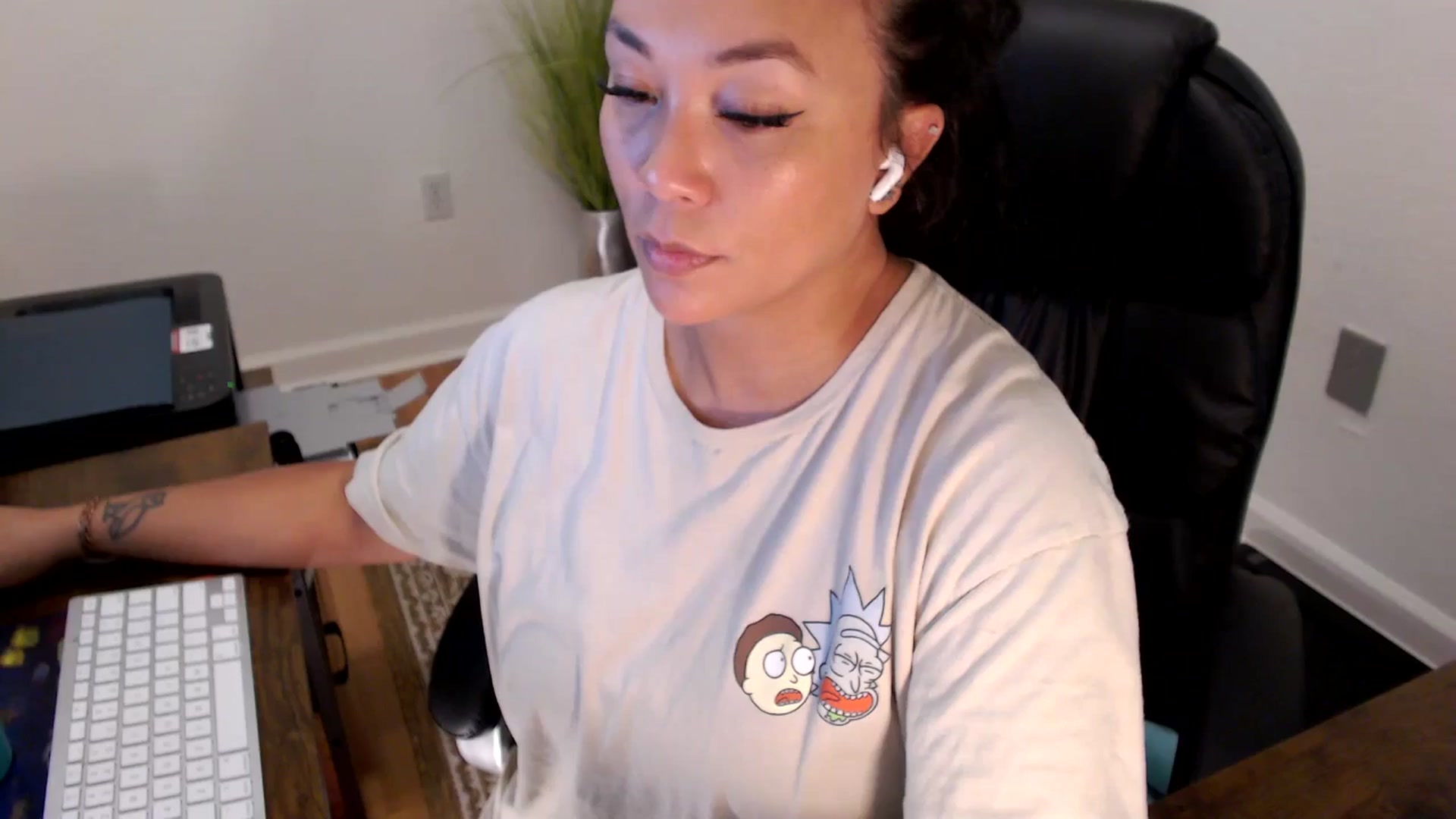 Gallery image thumbnail from MickaylaStar's myfreecams stream on, 07/03/2025, 19:37 image 17 of 20