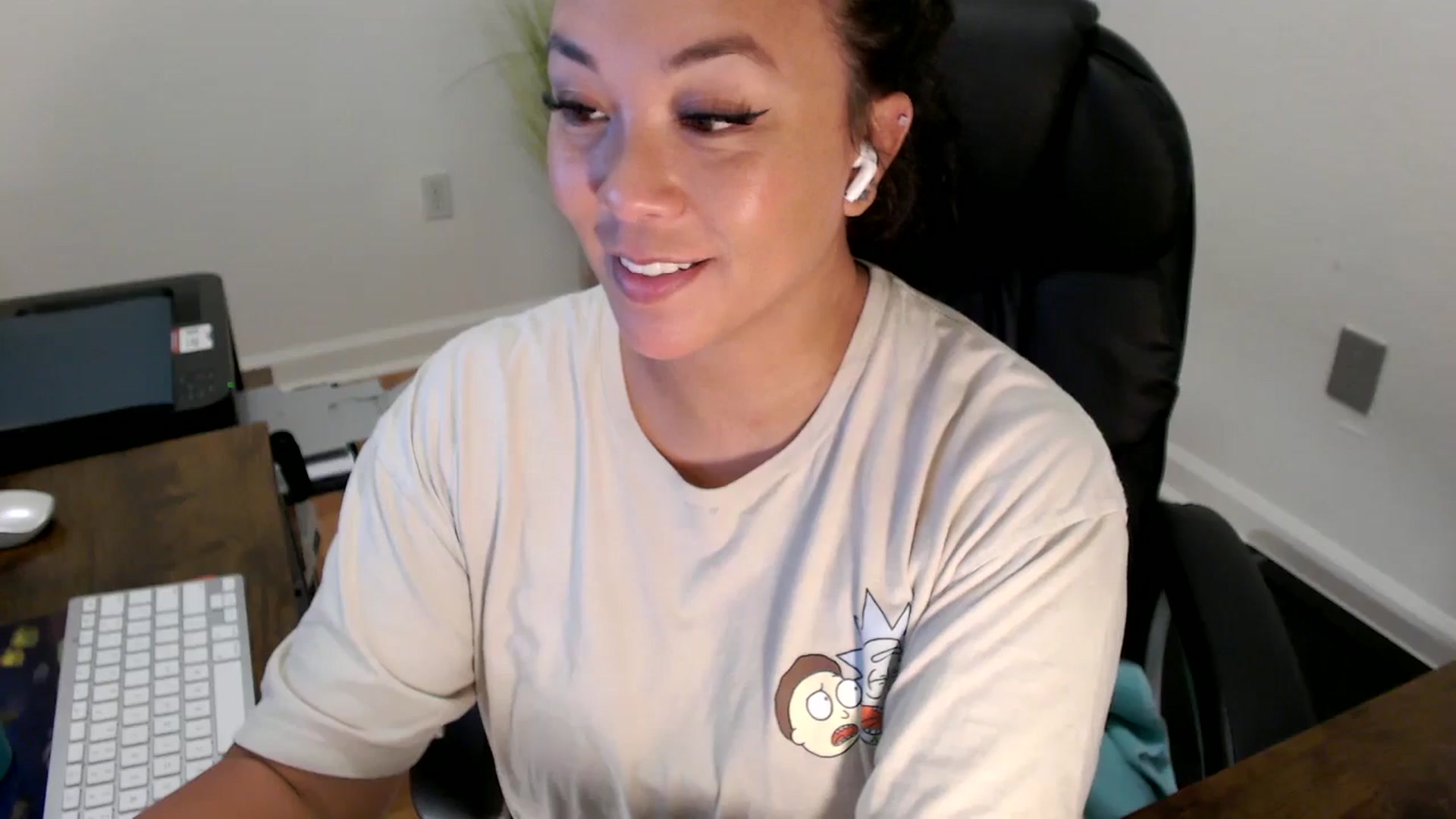 Gallery image thumbnail from MickaylaStar's myfreecams stream on, 07/03/2025, 19:37 image 11 of 20